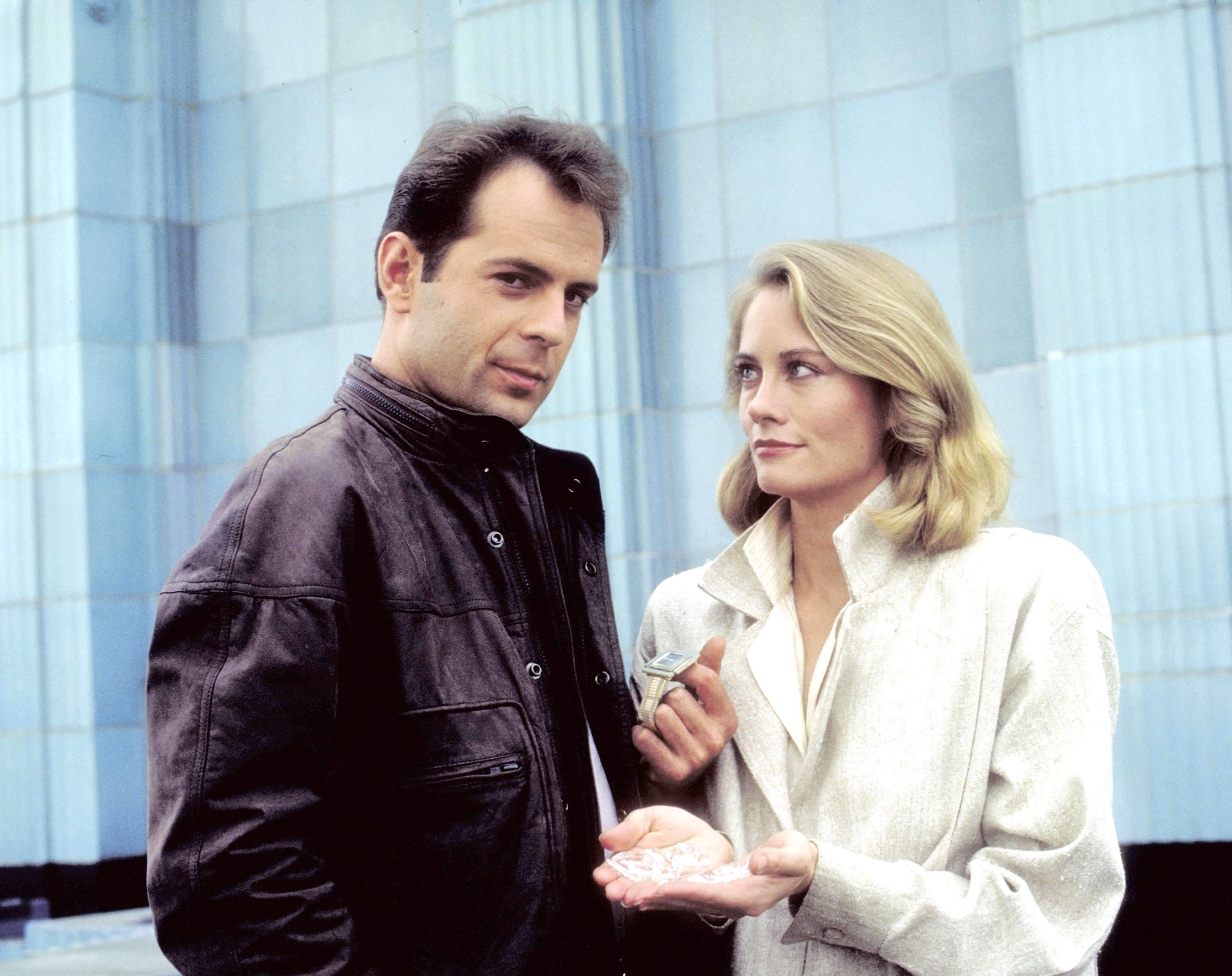 Bruce Willis y Cybill Shepherd en el piloto de "Moonlighting" en 1985 | Fuente: Getty Images