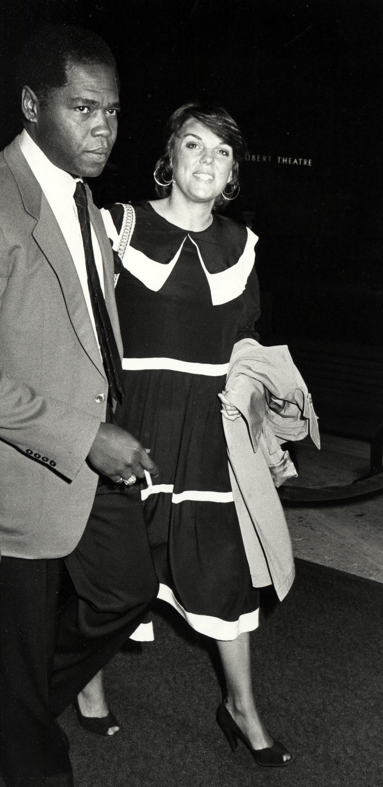 Georg Stanford Brown y Tyne Daly, fotografiados en la 22.ª edición de los Premios del Gremio de Publicistas, el 22 de marzo de 1985. | Fuente: Getty Images