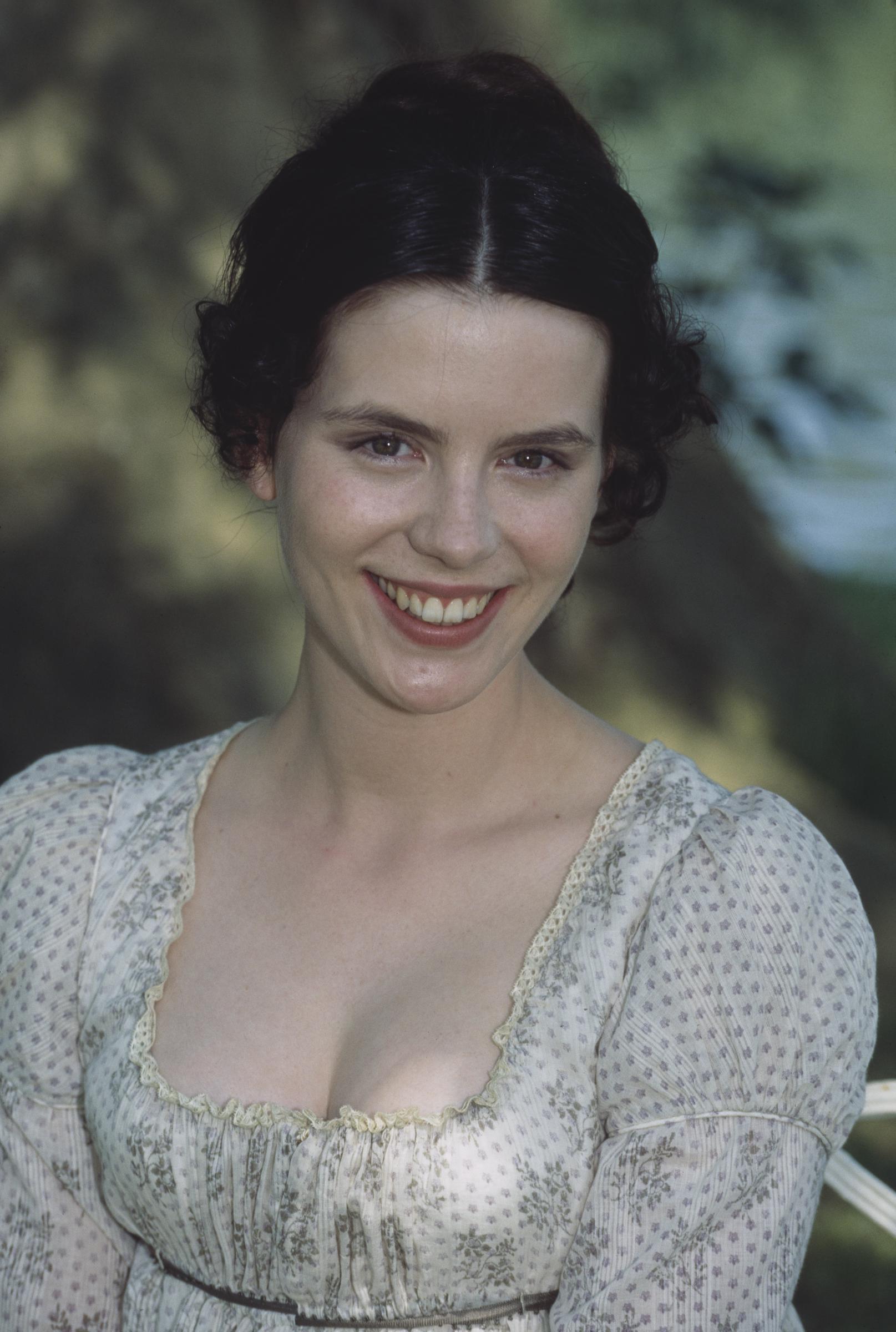 Kate Beckinsale durante la producción de la adaptación televisiva de "Emma" de Jane Austen, hacia 1996. | Fuente: Getty Images