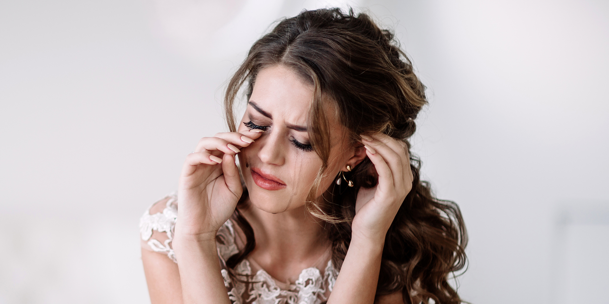 Una novia llorando | Fuente: Shutterstock