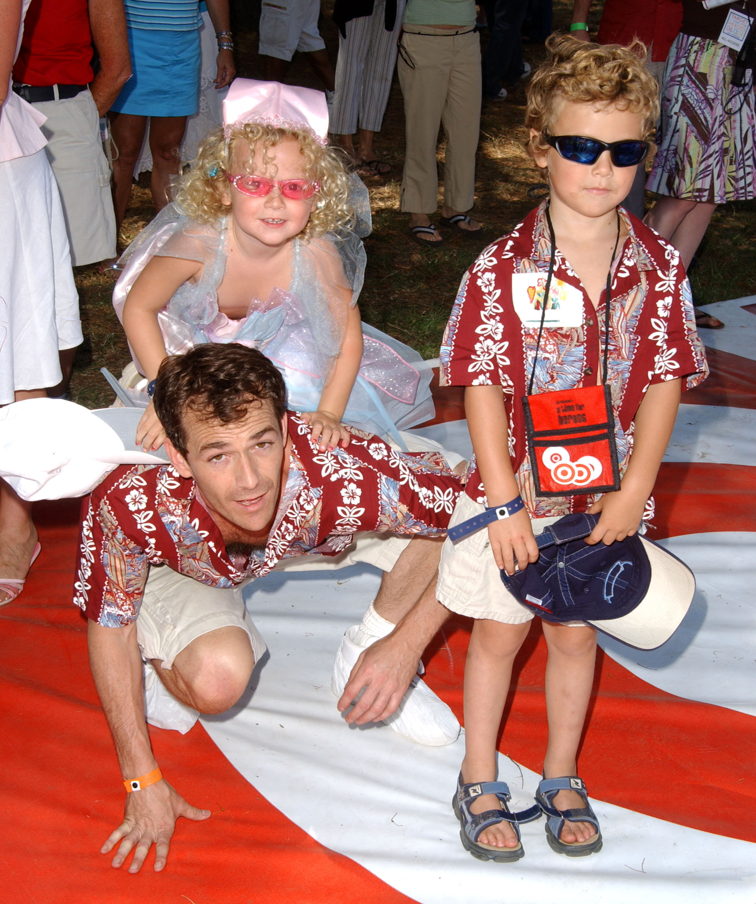 Luke Perry, con Sophie y Jack el 13 de junio de 2004 | Fuente: Getty Images