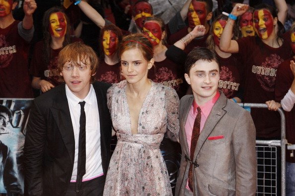 Rupert Grint, Emma Watson y Daniel Radcliffe  en el estreno mundial de Harry Potter y el príncipe mestizo en Londres, Reino Unido, en 2009. | Foto: Getty Images