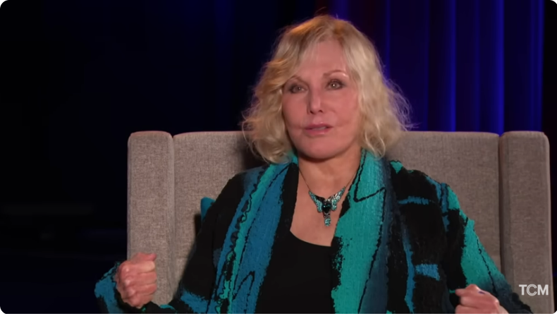 Kim Novak habla de su carrera en Hollywood en un vídeo de YouTube fechado el 18 de abril de 2020. | Fuente: Youtube/@TurnerClassicMovies