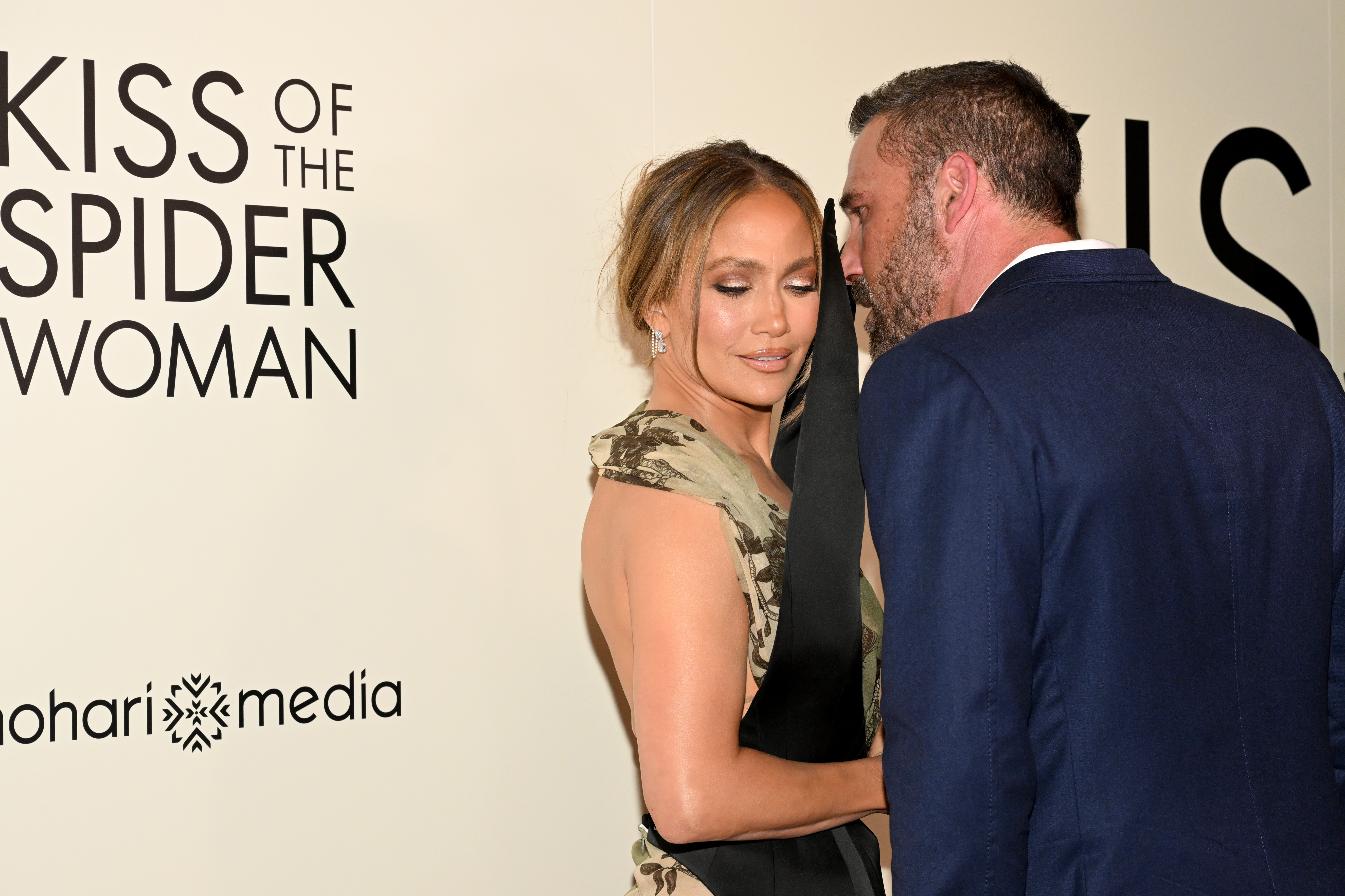 Jennifer Lopez y Ben Affleck, fotografiados en el estreno en Nueva York de "Kiss of the Spider Woman", el 6 de octubre de 2025 | Fuente: Getty Images