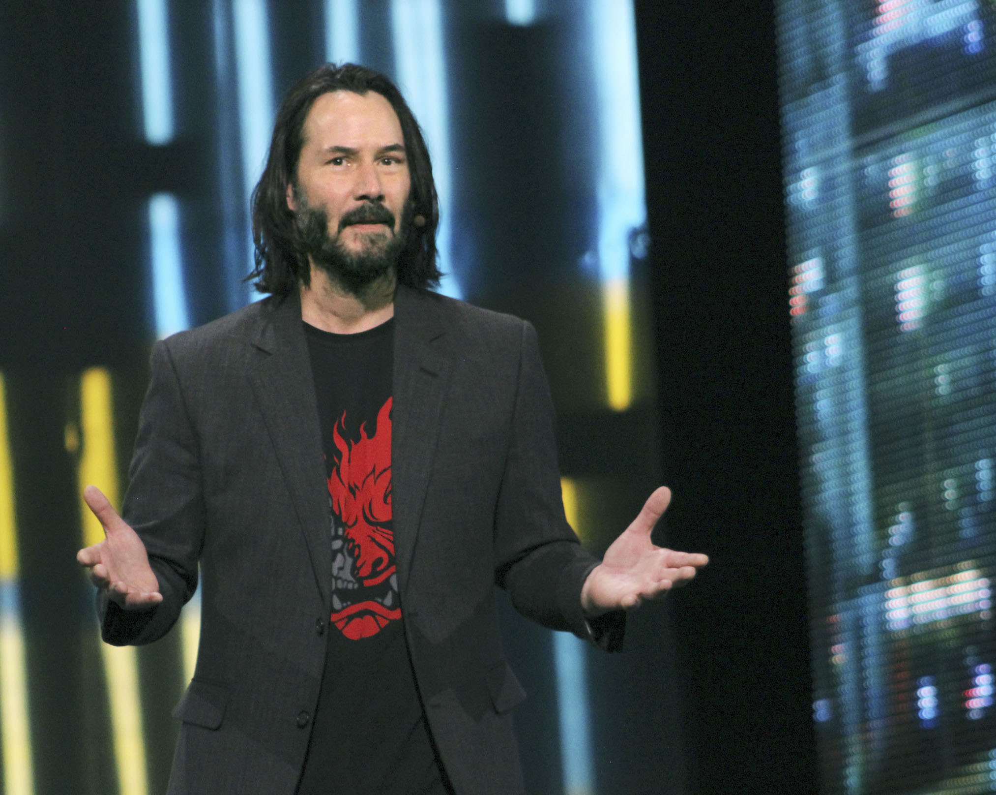 El actor Keanu Reeves habla sobre el software del juego Cyberpunk 2077 en un evento informativo de Microsoft Corp. Xbox E3 evento informativo en Los Ángeles el 9 de junio de 2019. | Foto: Getty Images