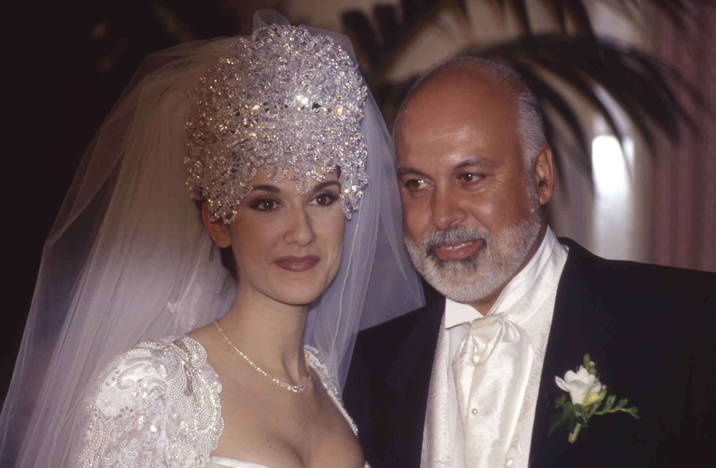 Céline Dion René Angélil el día de su boda el 17 de diciembre de 1994 en Montreal, Canadá. | Fuente: Getty Images