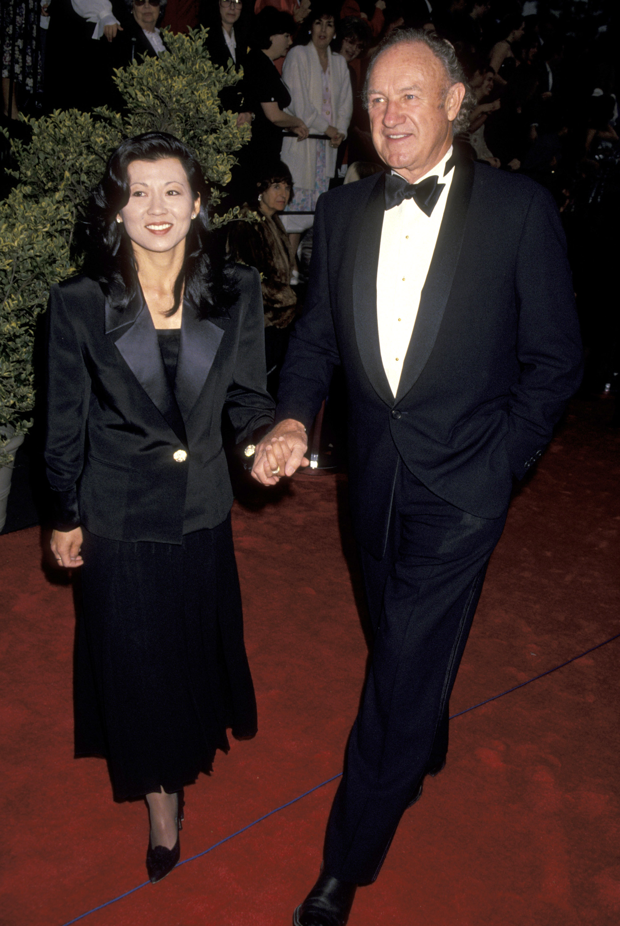 Gene Hackman y Betsy Arakawa durante los 20th Annual People's Choice Awards en los estudios Sony de Culver City, California, el 8 de marzo de 1994 | Fuente: Getty Images