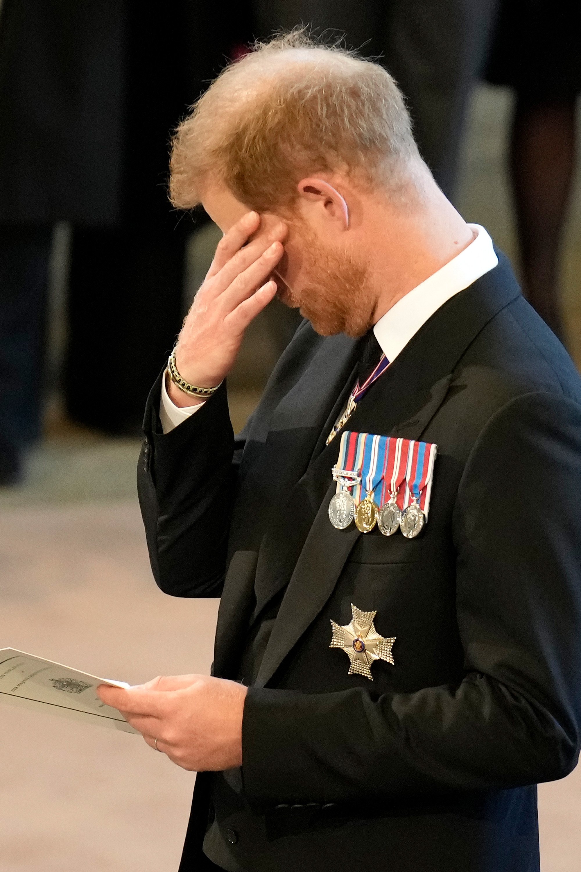 El príncipe Harry, duque de Sussex, en un servicio para la recepción del ataúd de la reina Elizabeth II dentro de Westminster Hall, el 14 de septiembre de 2022. | Foto: Getty Images