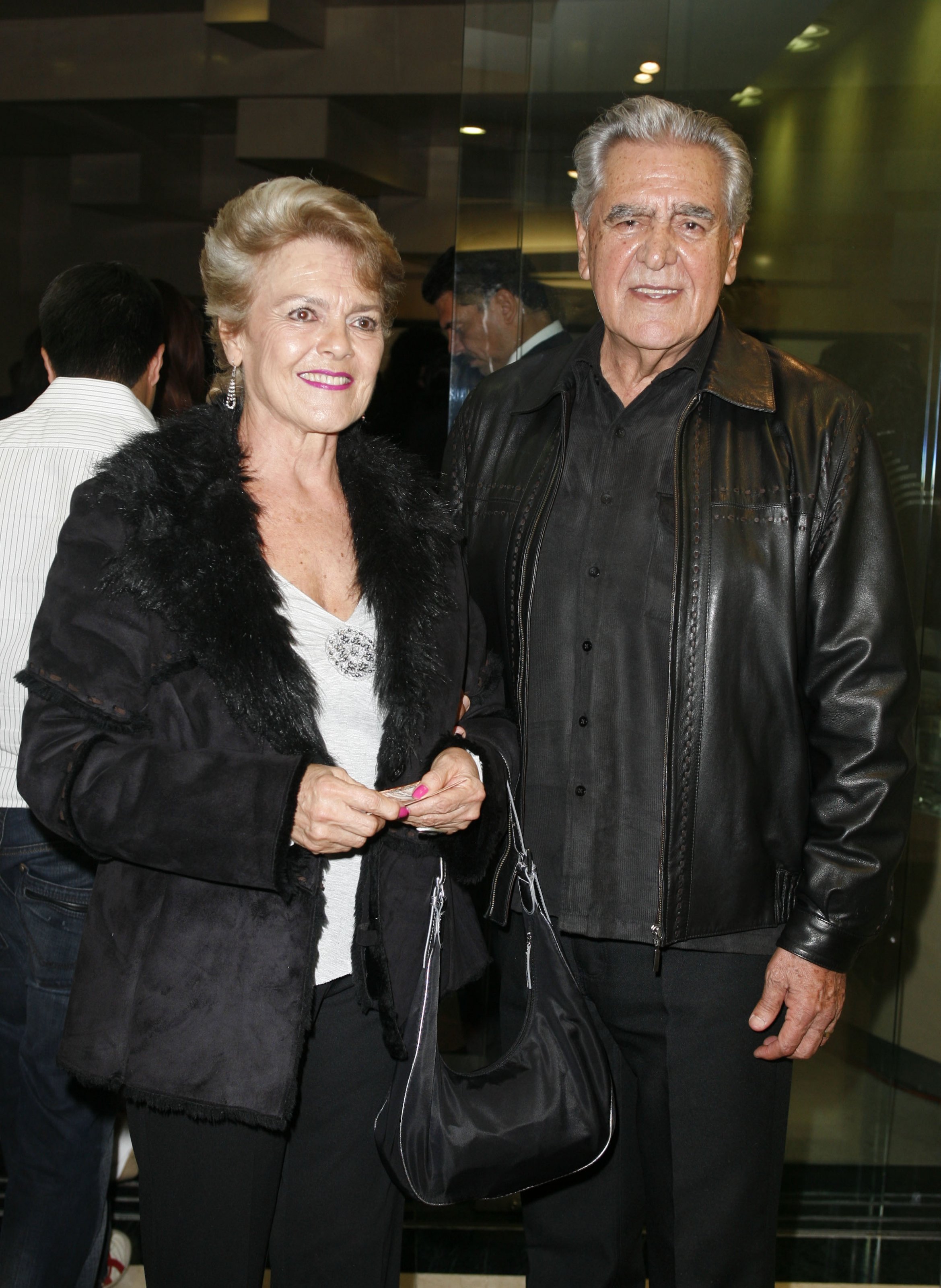 Kate Trillo y Eric del Castillo en la obra "La Retirada" en el Teatro Libanés el 27 de julio de 2010 en la Ciudad de México, México. | Fuente: Getty Images