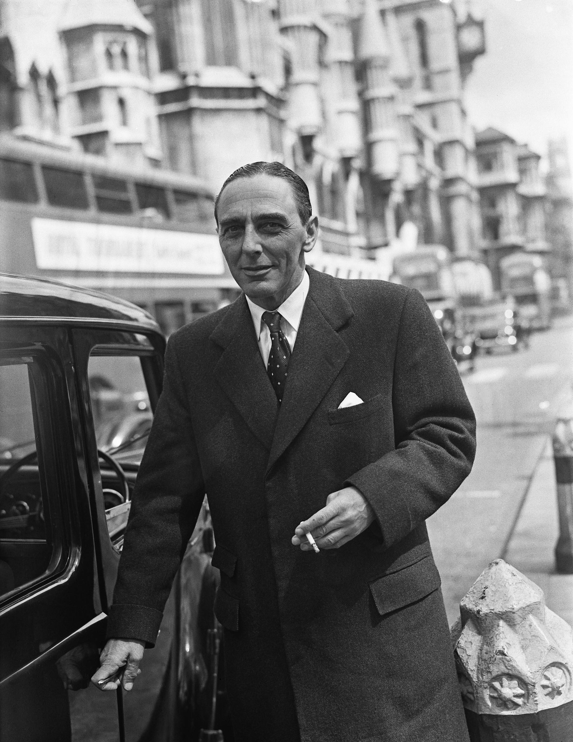 Joseph William Collins asistiendo a un juicio civil en los Tribunales Reales de Justicia de Londres, 7 de mayo de 1955. | Fuente: Getty Images