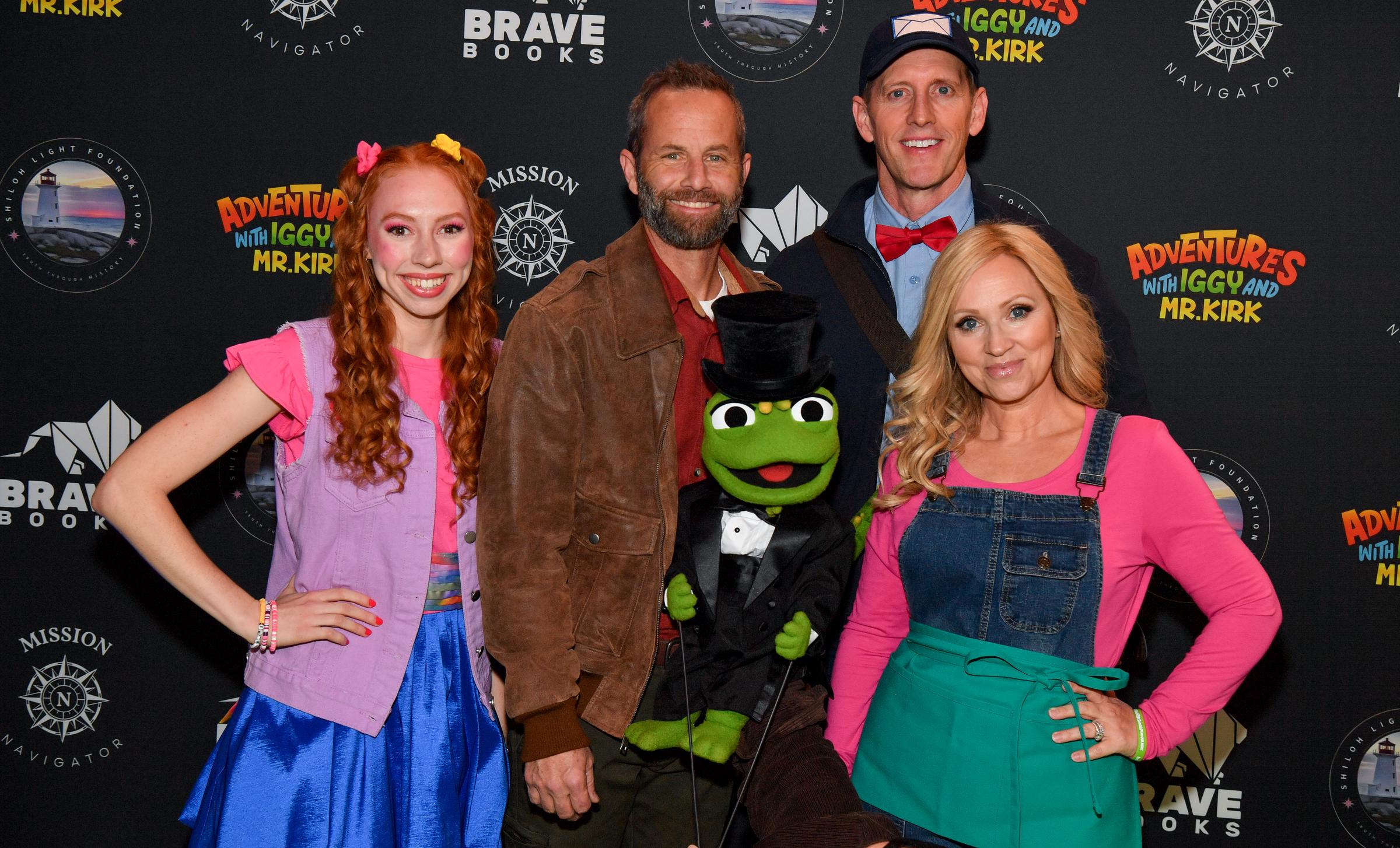 Alexis Tonkin, Kirk Cameron, Iggy, John Kennedy y Leigh-Allyn Baker en el estreno de "Adventures of Iggy And Mr. Kirk" el 14 de noviembre de 2024, en Nashville, Tennessee | Fuente: Getty Images