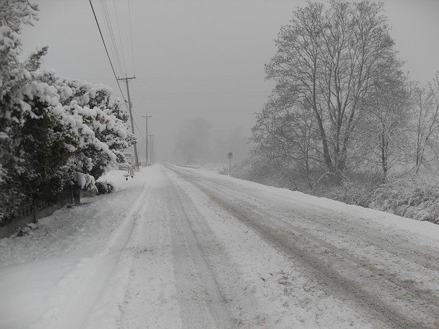 Carretera cubierta de nieve. │ Foto: Pixabay