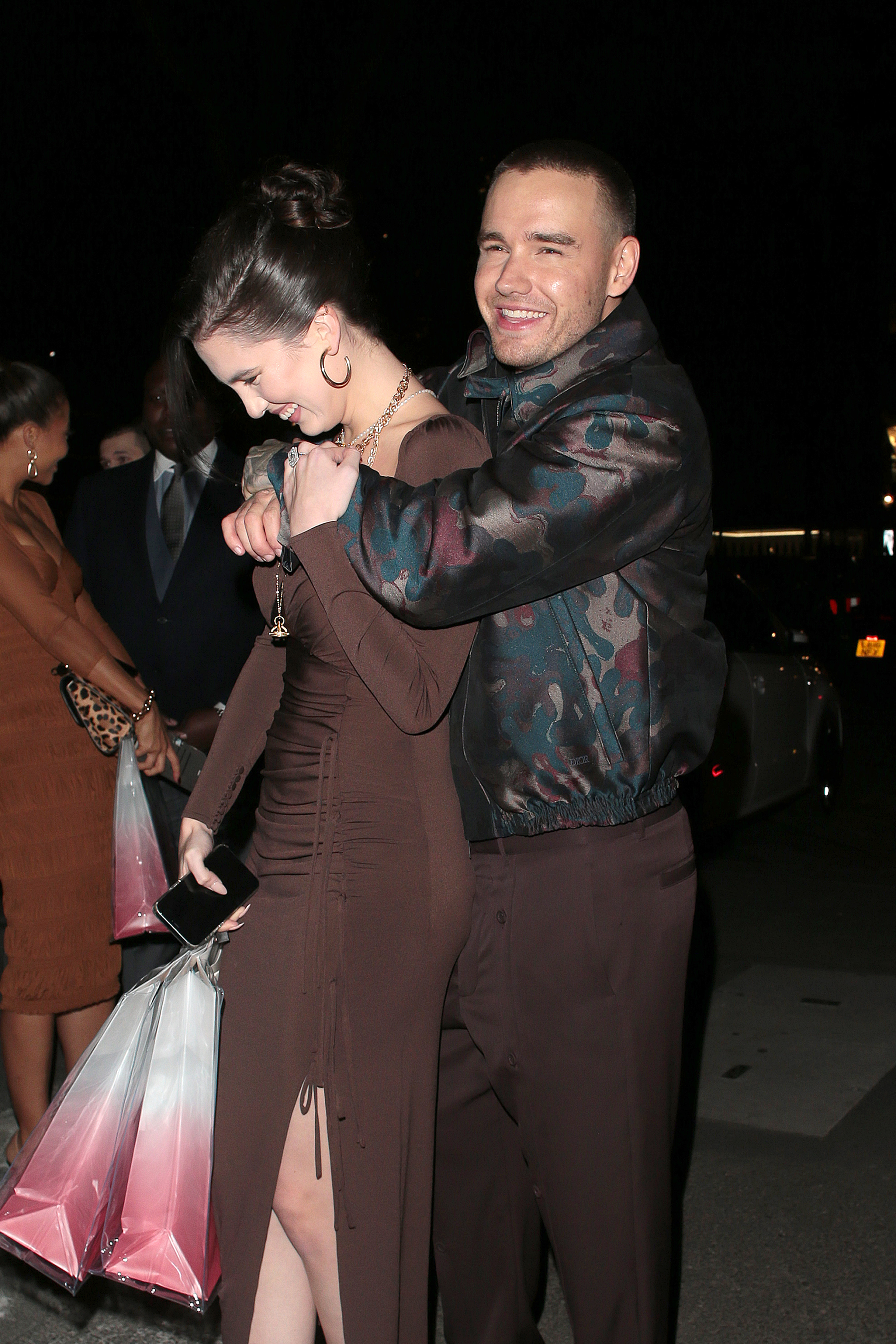 Maya Henry y Liam Payne asisten a la fiesta Vogue x Self-Portrait el 28 de octubre de 2021, en Londres, Inglaterra. | Fuente: Getty Images