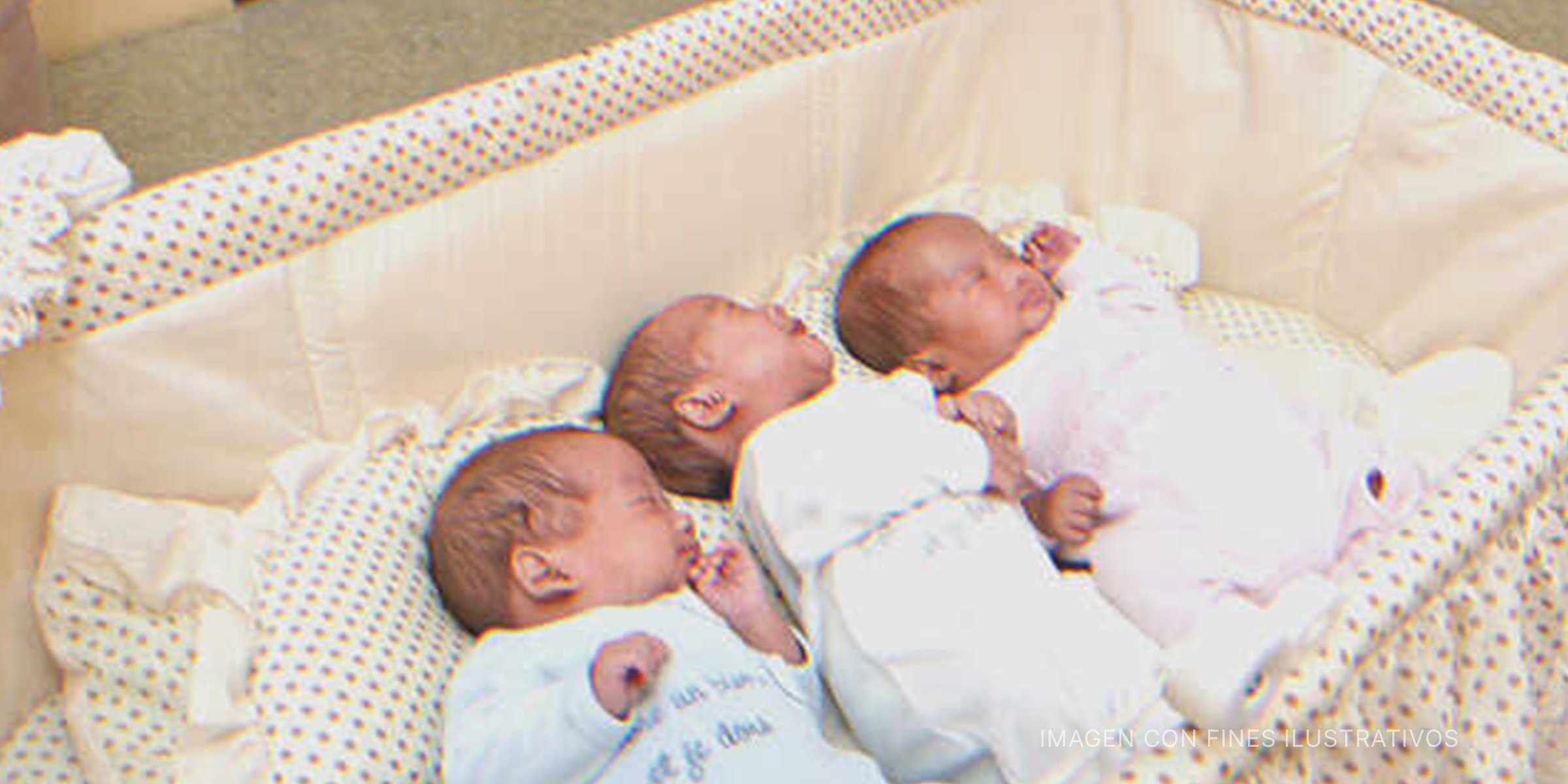 Tres bebés en una cuna. | Foto: Getty Images