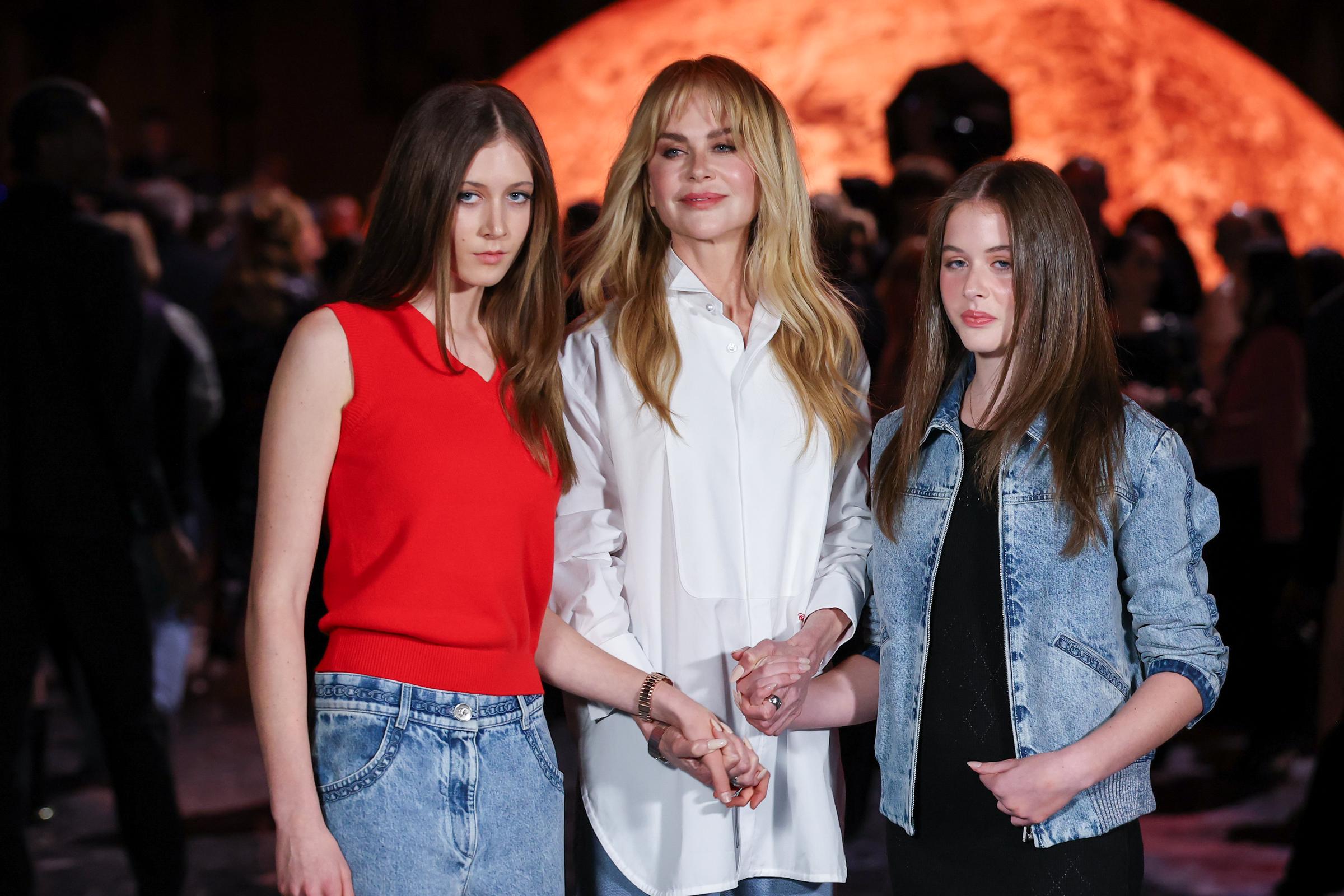 Kidman ha dicho que criar chicas adolescentes es "fascinante", particularmente a medida que aprenden a lidiar con el escrutinio público y las redes sociales. Ella cree que las generaciones más jóvenes han desarrollado una "armadura" que las ayuda a sacudirse las críticas con mayor facilidad. | Fuente: Getty Images
