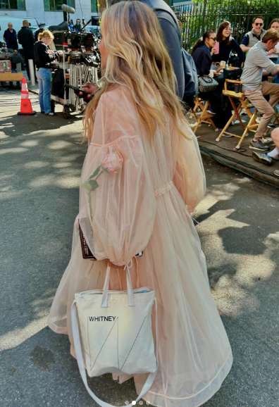 Sarah Jessica Parker en el plató de "And Just Like That..." en Nueva York en mayo de 2024 | Fuente: Instagram/SarahJessicaParker