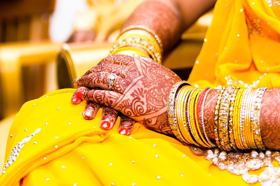 Mujer india usando joyas.| Imagen: Pixabay