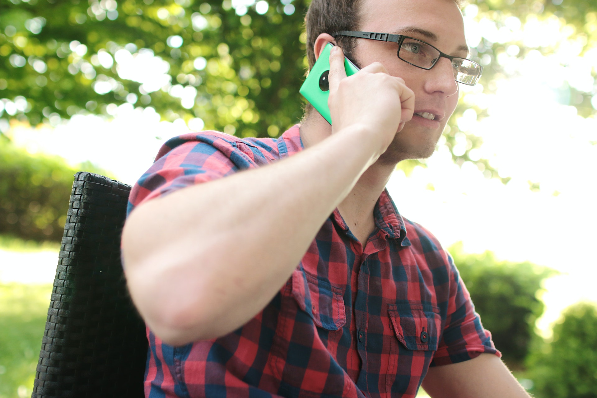 Un hombre hablando por teléfono | Foto: Pexels