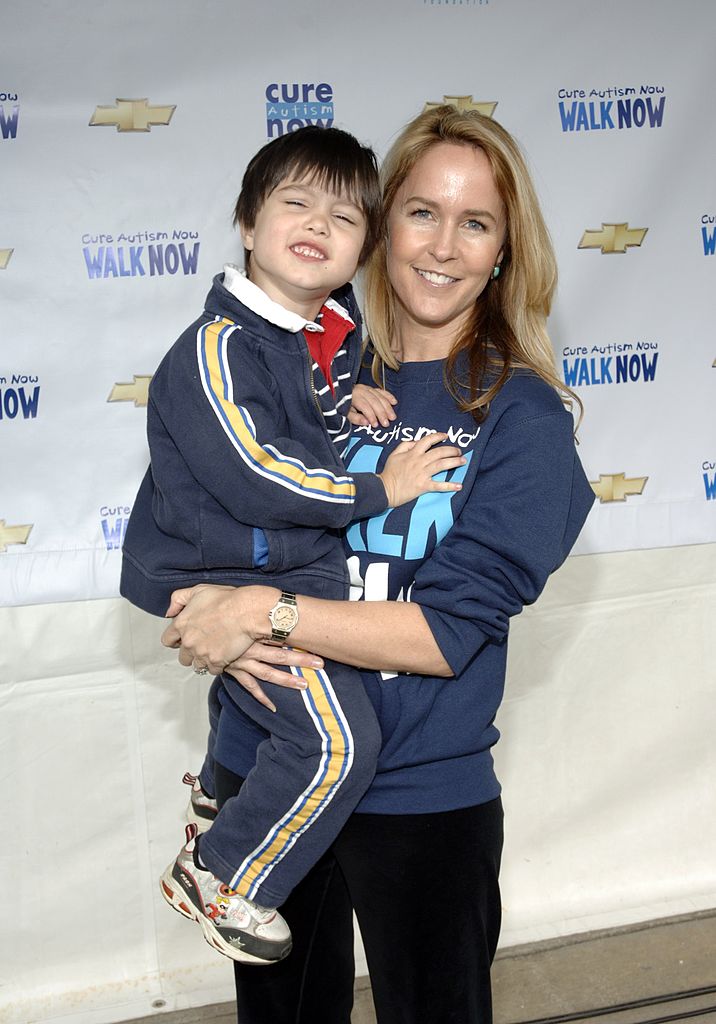 Erin Murphy con su hijo Parker en el CURE Autism Now 4th 4th Annual Walk. | Fuente: Getty Images