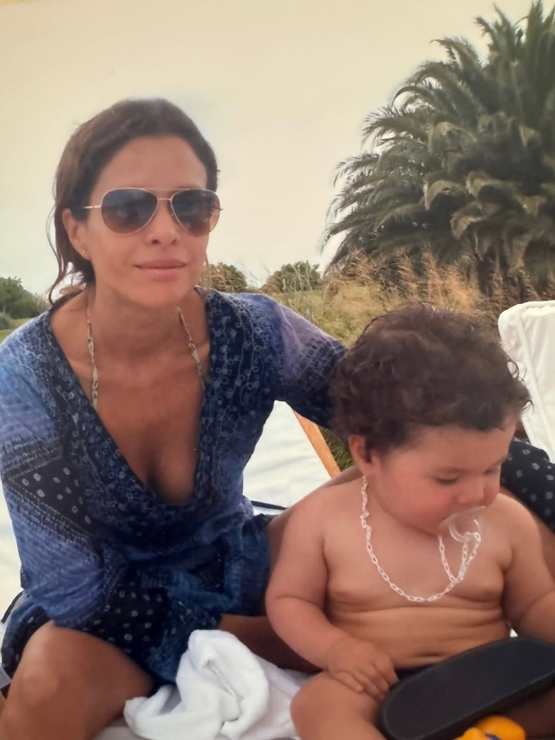 Julieta Ortega junto a su hijo Benito Noble Ortega | Fuente: Instagram/petitjotao