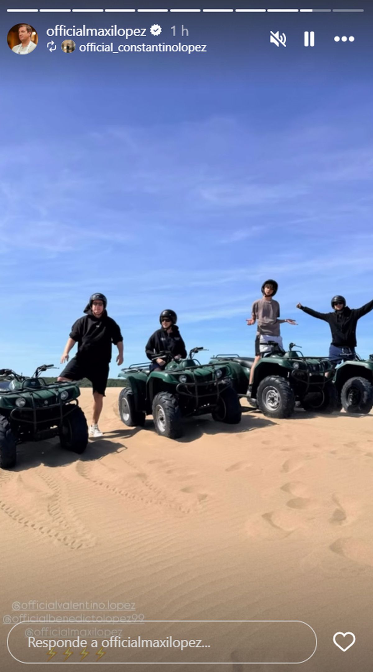 Maxi López junto a sus hijos Valentino, Benedicto y Constantino durante su viaje a Cariló, Argentina | Fuente: Instagram Stories/officialmaxilopez