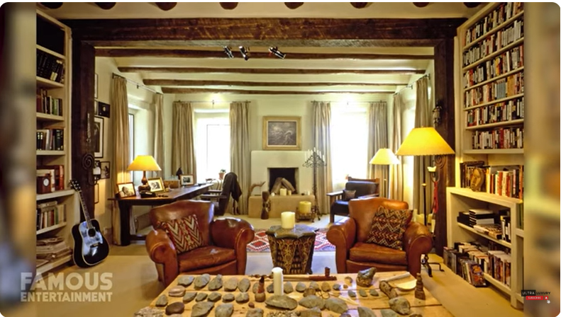 Interior de la casa de Val Kilmer en Pecos River Ranch, de un post fechado el 9 de junio de 2022 | Fuente: Youtube/@Famous_Entertainment