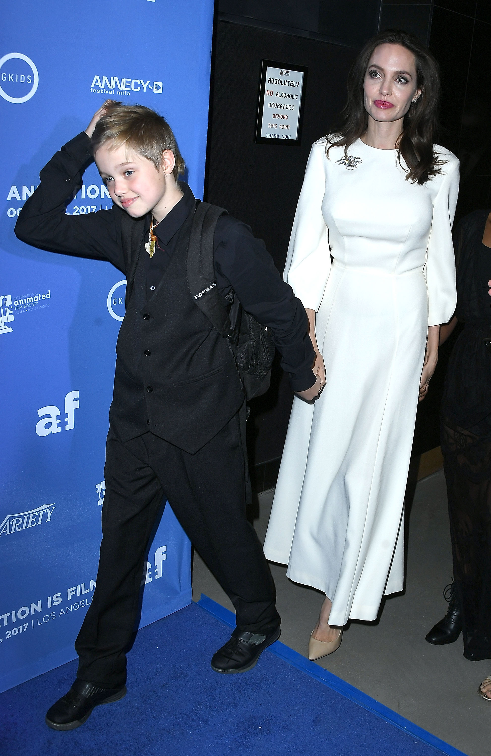 Shiloh Jolie-Pitt y Angelina Jolie llegan al estreno de "The Breadwinner" de Gkids en los cines TCL Chinese 6 el 20 de octubre de 2017 en Hollywood, California | Foto: Getty Images