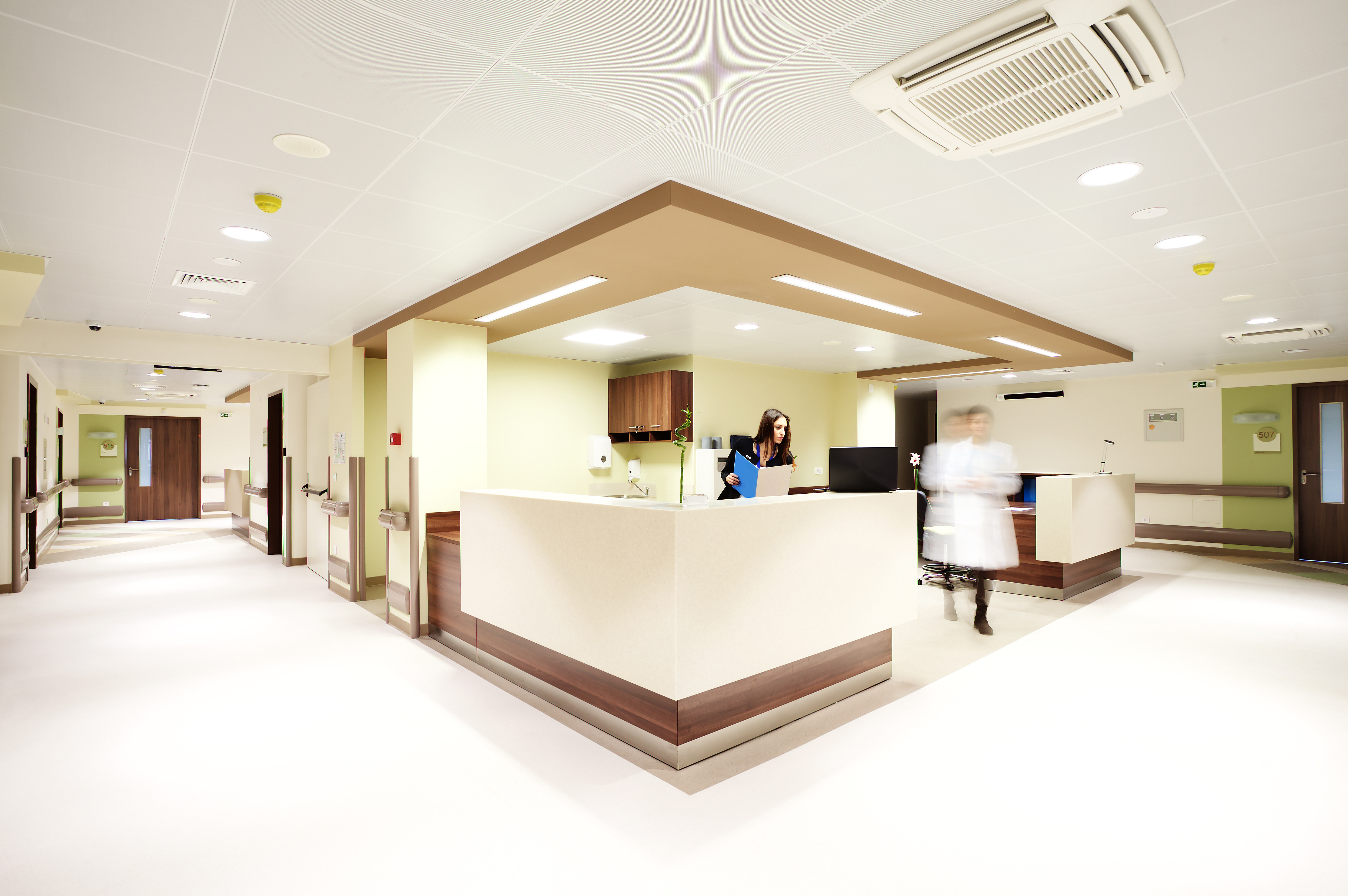 Recepción de un hospital | Fuente: Shutterstock
