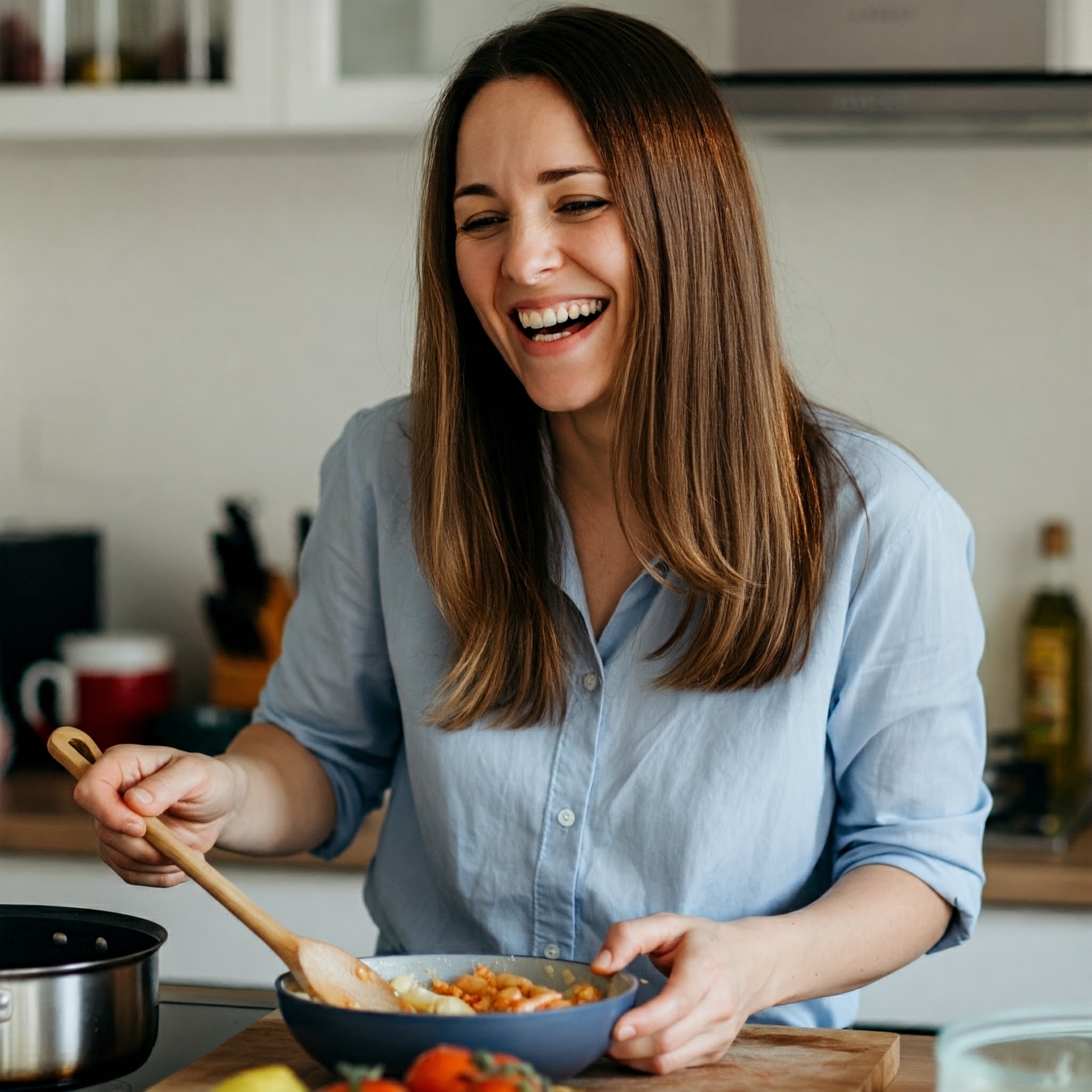 Una mujer cocinando | Fuente: Gemini