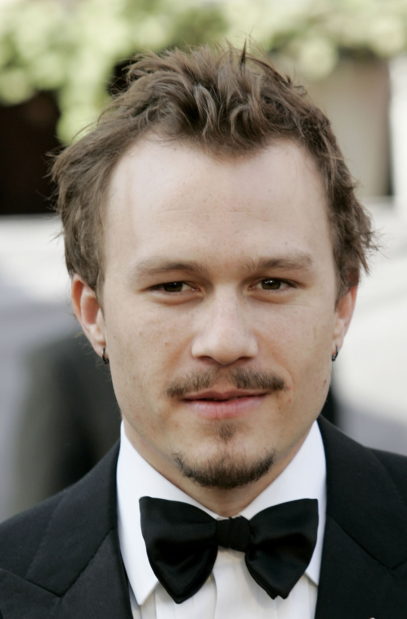 Heath Ledger asiste a la 78ª edición de los Premios de la Academia en Los Ángeles, California, el 5 de marzo de 2006 | Fuente: Getty Images