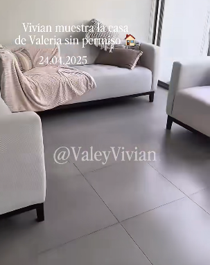 Imagen de la sala de Valeria Márquez. | Fuente: TikTok/Valeria&Vivian.