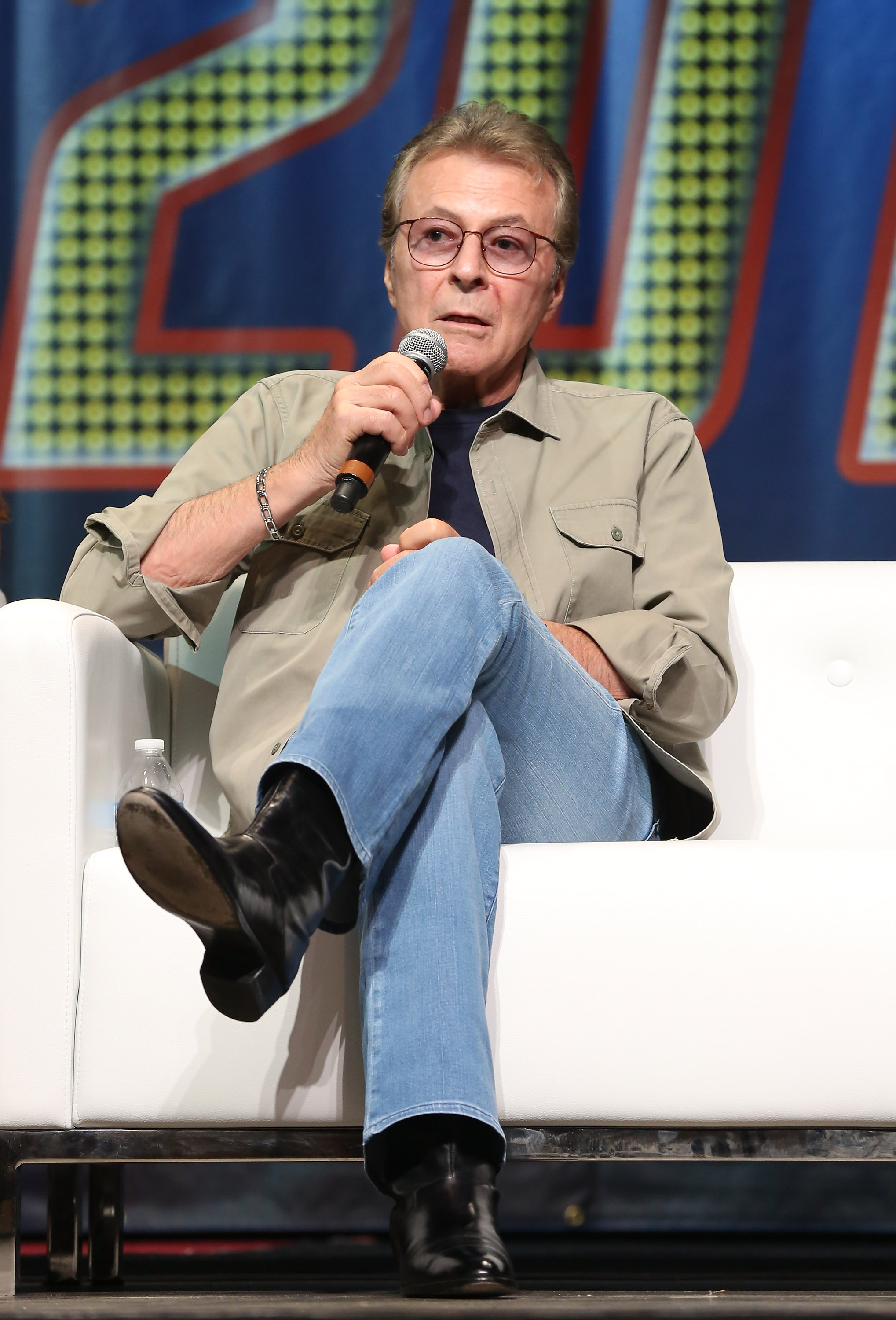 James Darren hablando en la 13ª Convención Anual de Star Trek en Las Vegas, Nevada, el 1 de agosto de 2014 | Fuente: Getty Images