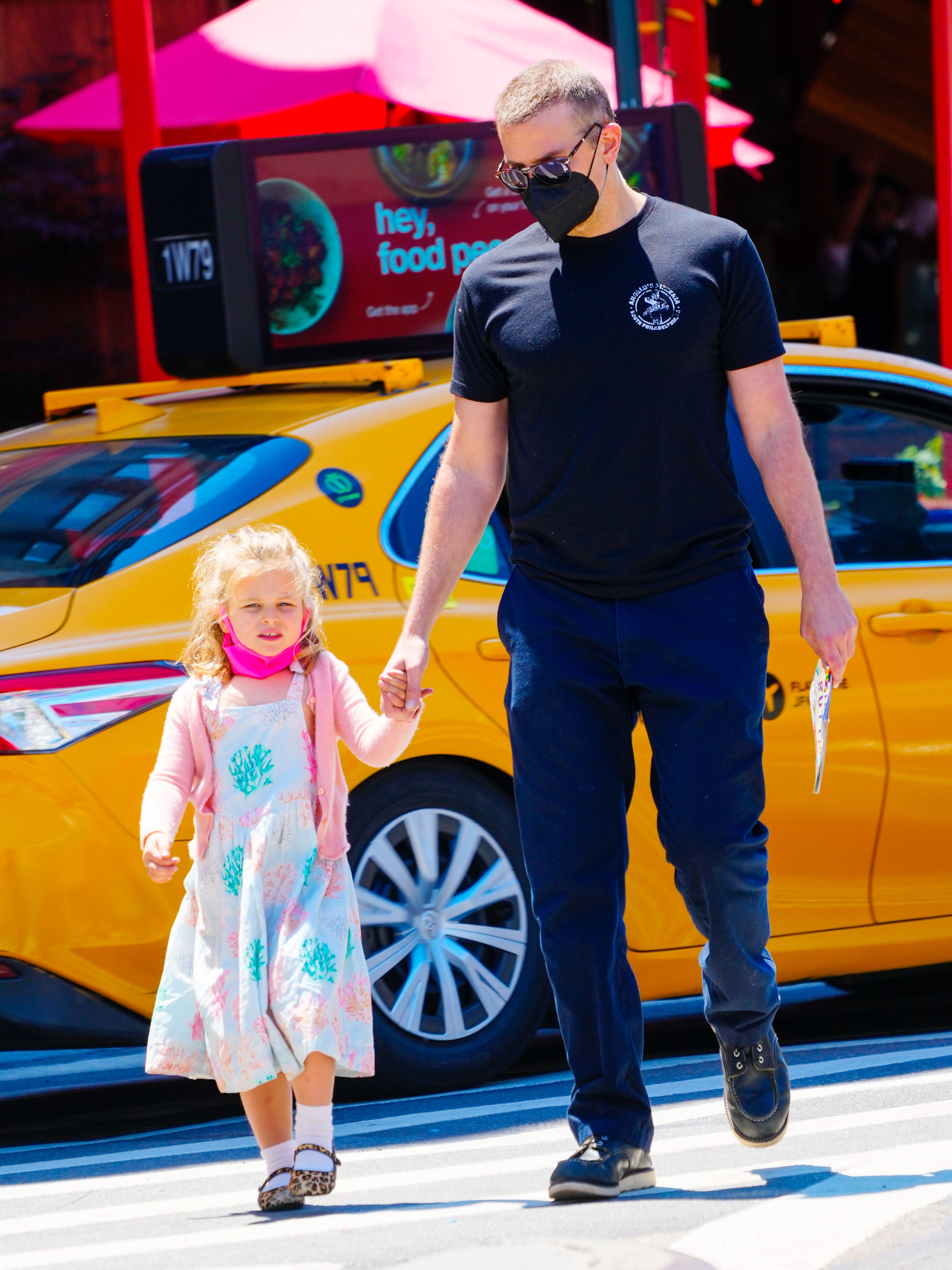Bradley Cooper y Lea Cooper vistos el 17 de mayo de 2021, en Nueva York. | Foto: Getty Images