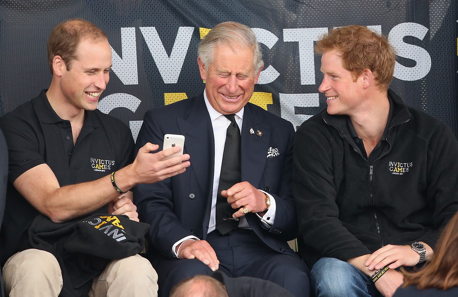 El príncipe William, el rey Charles III y el príncipe Harry en Londres, en 2014. | Foto: Getty Images