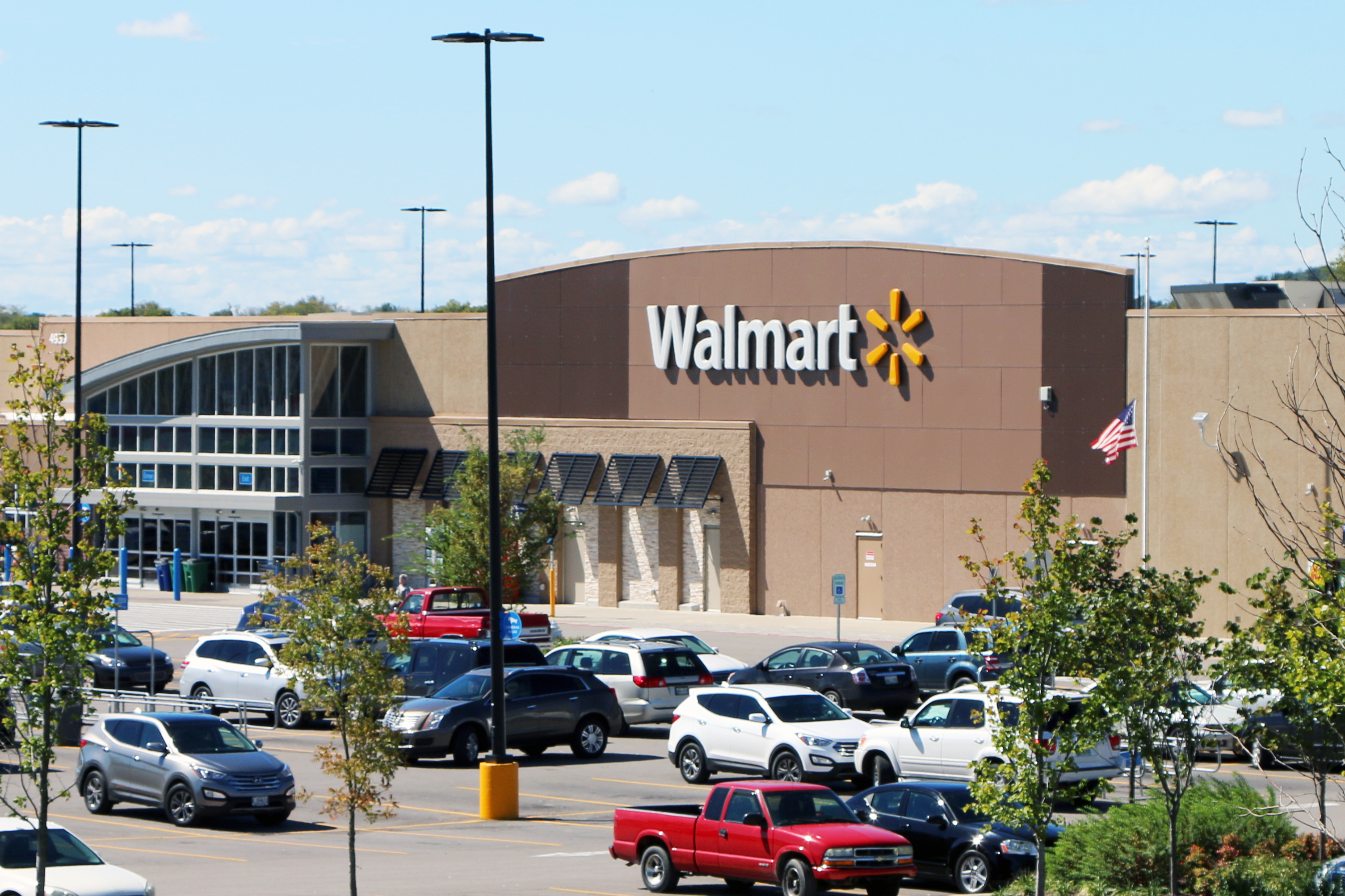 Un aparcamiento de Walmart | Fuente: Shutterstock