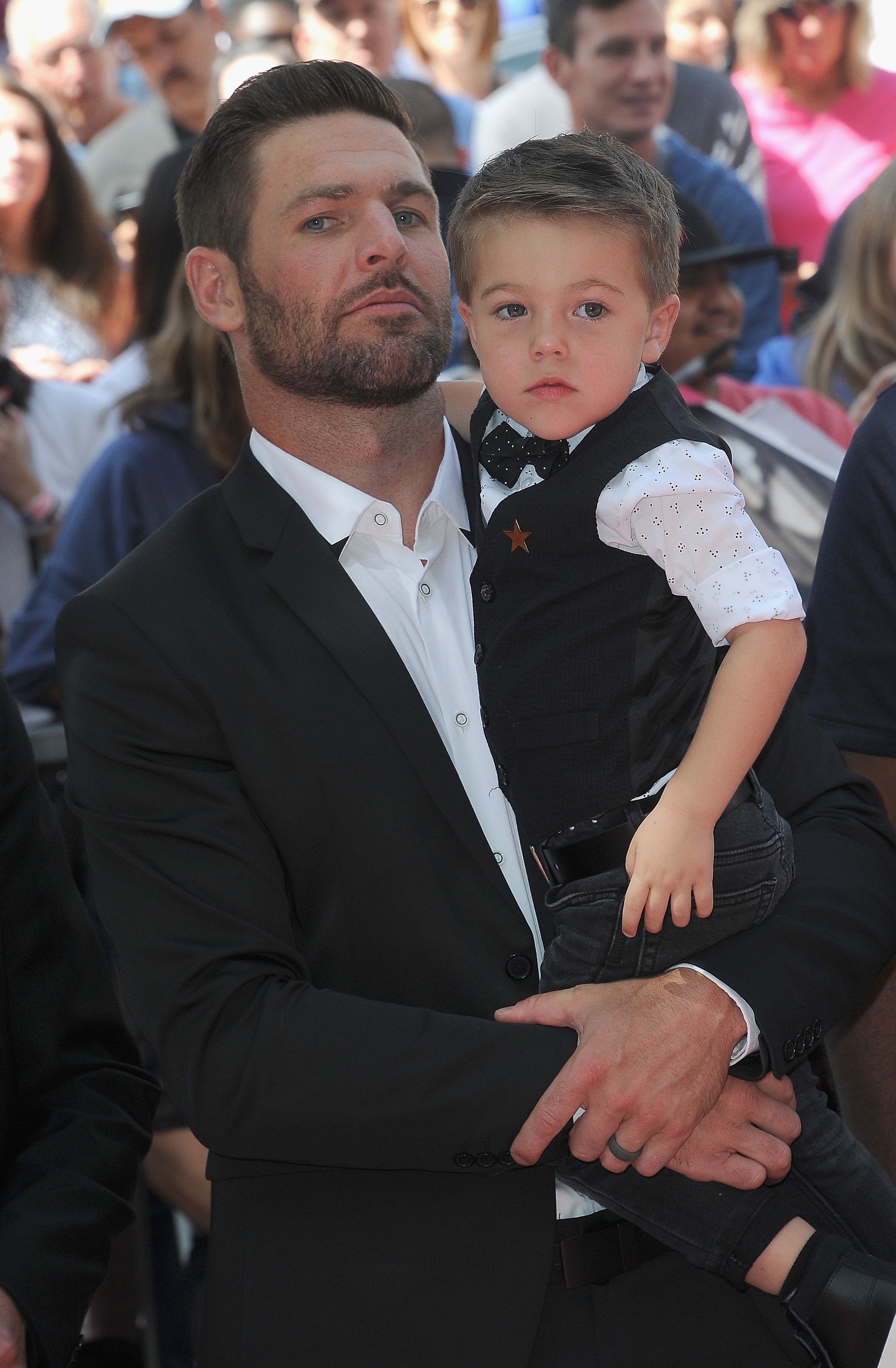 Mike e Isaiah Fisher en la ceremonia de la estrella de Carrie Underwood en el Paseo de la Fama de Hollywood el 20 de septiembre de 2018, en Hollywood, California. | Fuente: Getty Images