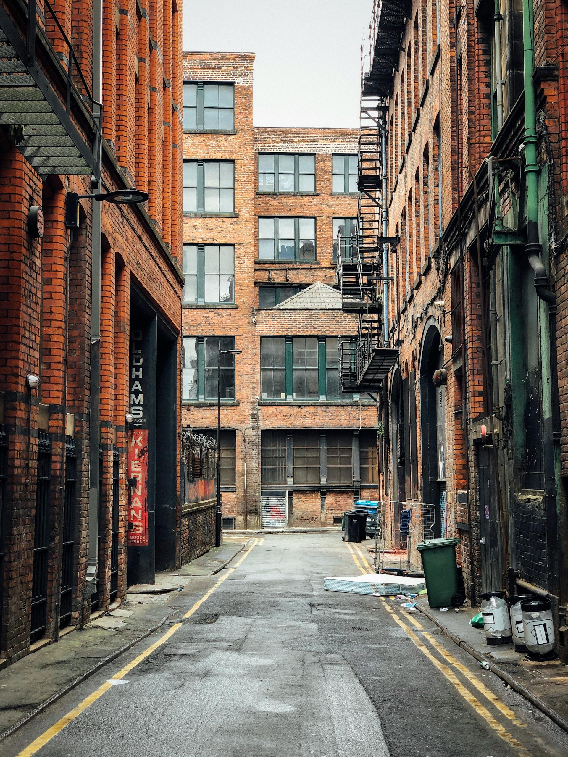 Un callejón vacío | Fuente: Pexels