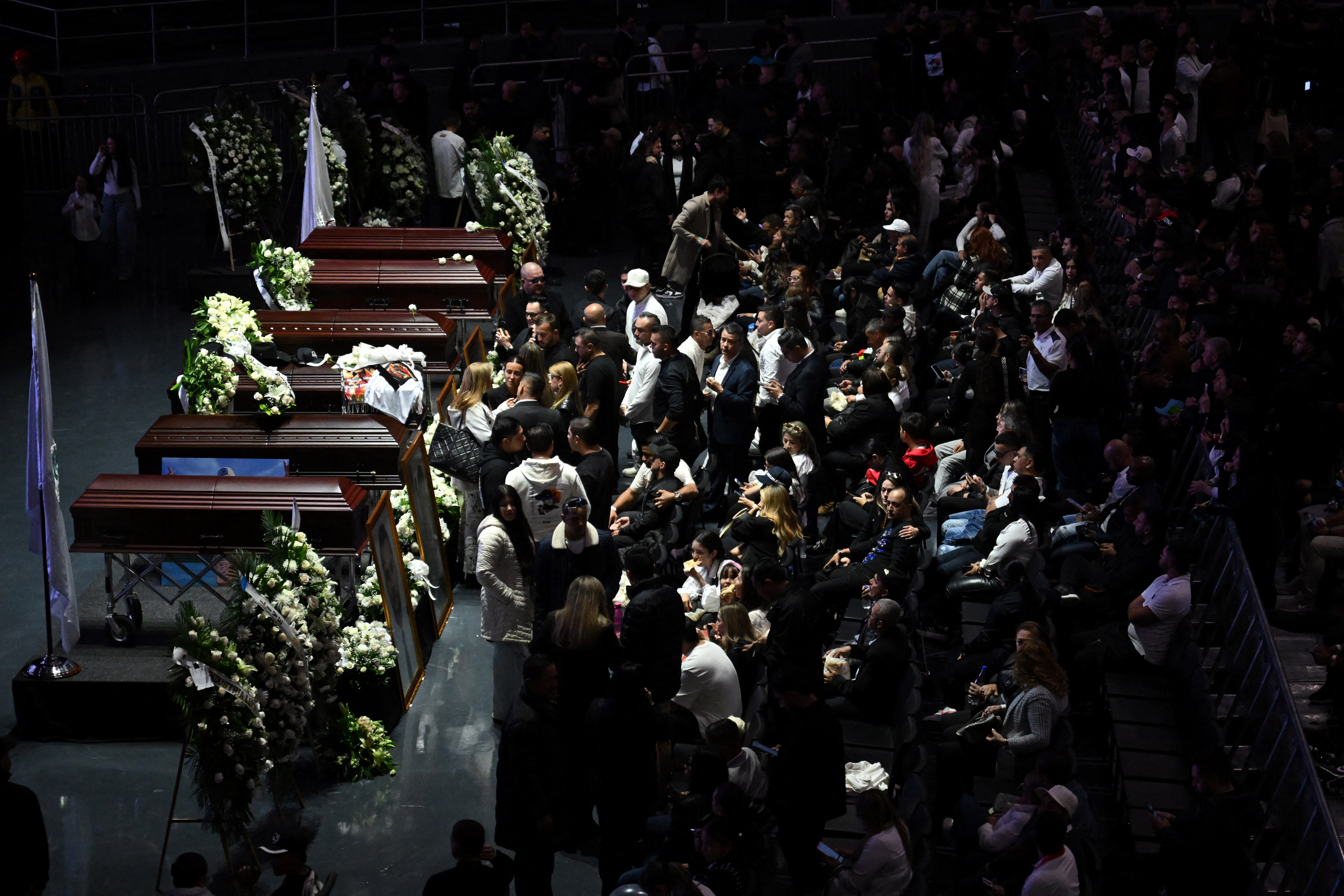 Familiares y amigos asisten al funeral simbólico del cantante colombiano Yeison Jiménez en Bogotá el 14 de enero de 2026. | Fuente: Getty Images