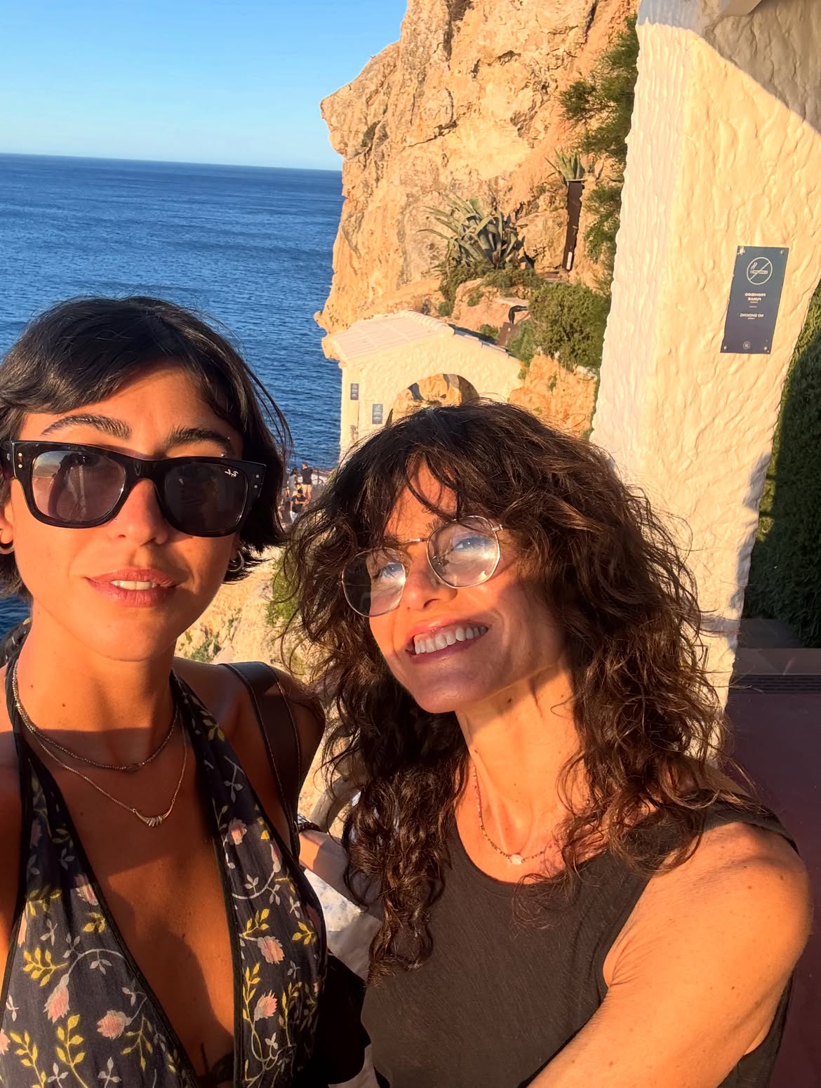 Florencia raggi junto a su hija, Renata | Fuente: Instagram/florraggi