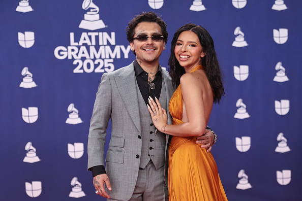 Christian Nodal y Ángela Aguilar asistieron a la alfombra roja durante la 26ª edición anual de los Latin GRAMMY Awards en el MGM Grand Garden Arena el 13 de noviembre de 2025 en Las Vegas, Nevada | Fuente: Getty Images