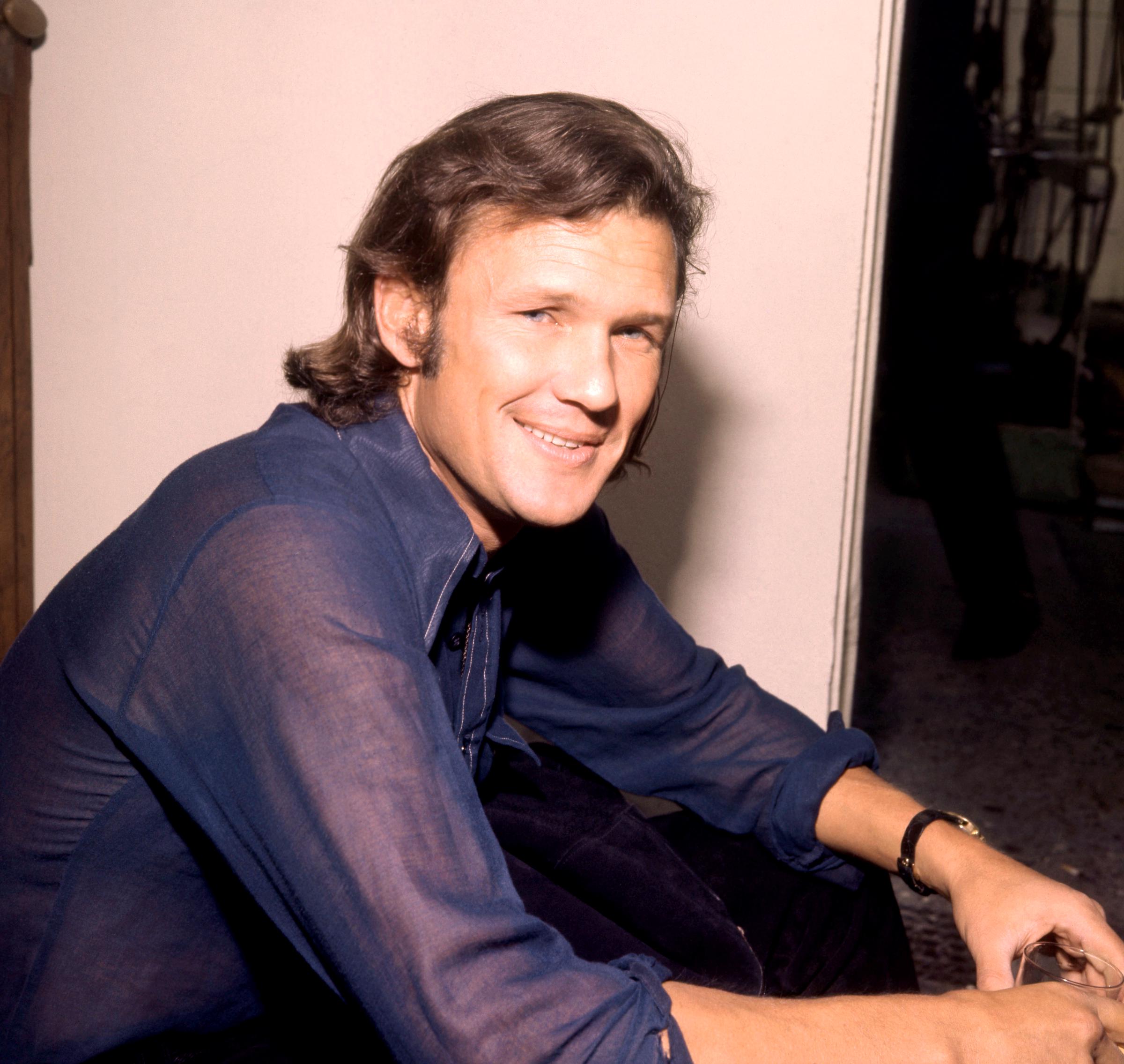 Kris Kristofferson posa para un retrato en Londres, Inglaterra, el 7 de septiembre de 1970 | Fuente: Getty Images