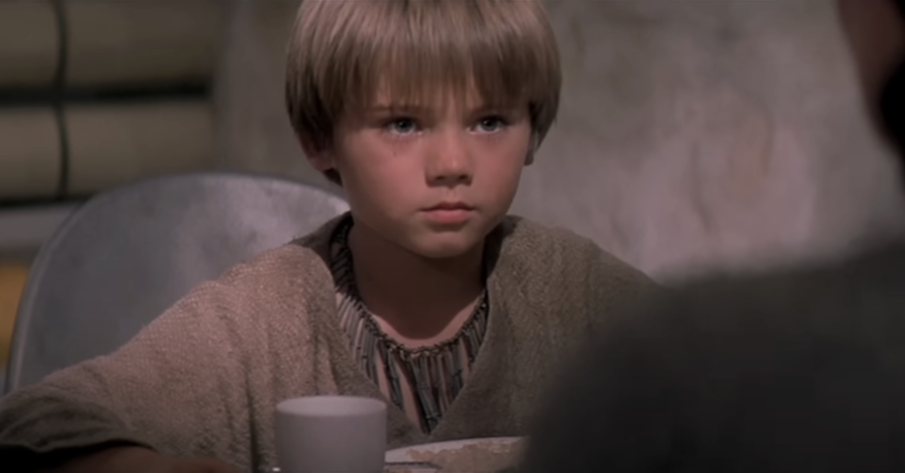 El actor sólo tenía diez años cuando se estrenó "Star Wars: Episode I – The Phantom Menace". | Fuente: YouTube/StarWars