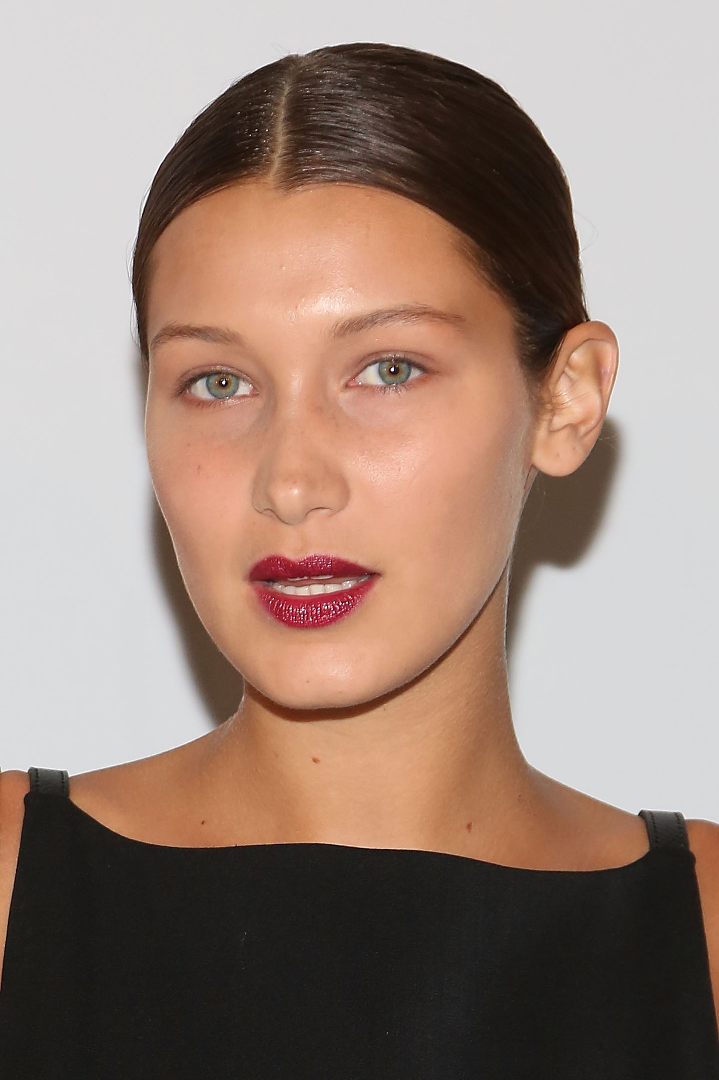 Bella Hadid asiste a la fiesta de lanzamiento de la fragancia Reveal Calvin Klein el 8 de septiembre de 2014 en Nueva York. | Fuente: Getty Images