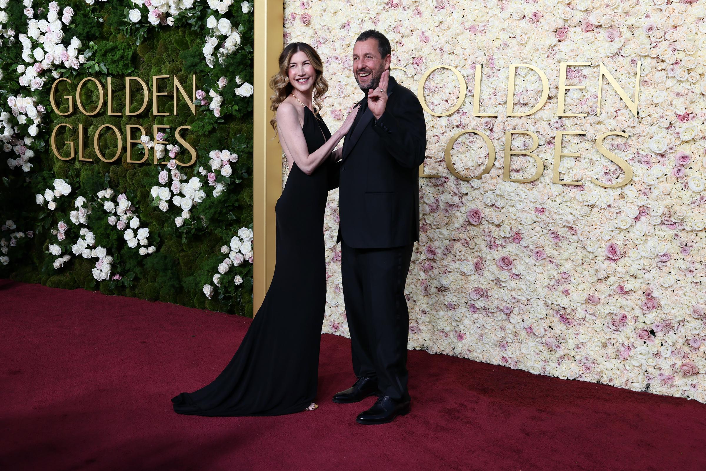 Jackie y Adam Sandler asisten a la 82ª edición de los Globos de Oro en Beverly Hills, California, el 5 de enero de 2025 | Fuente: Getty Images