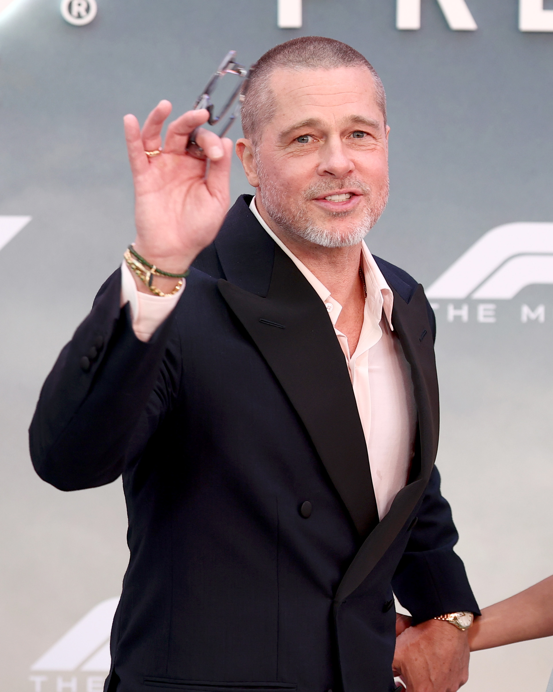 Pitt volvió a aparecer en la alfombra roja en Nueva York el 16 de junio de 2025. Para entonces, su relación con De Ramón ya estaba más que consolidada, ya que se les relacionaba desde 2022 y habían hecho su debut juntos en la alfombra roja en 2024. | Fuente: Getty Images