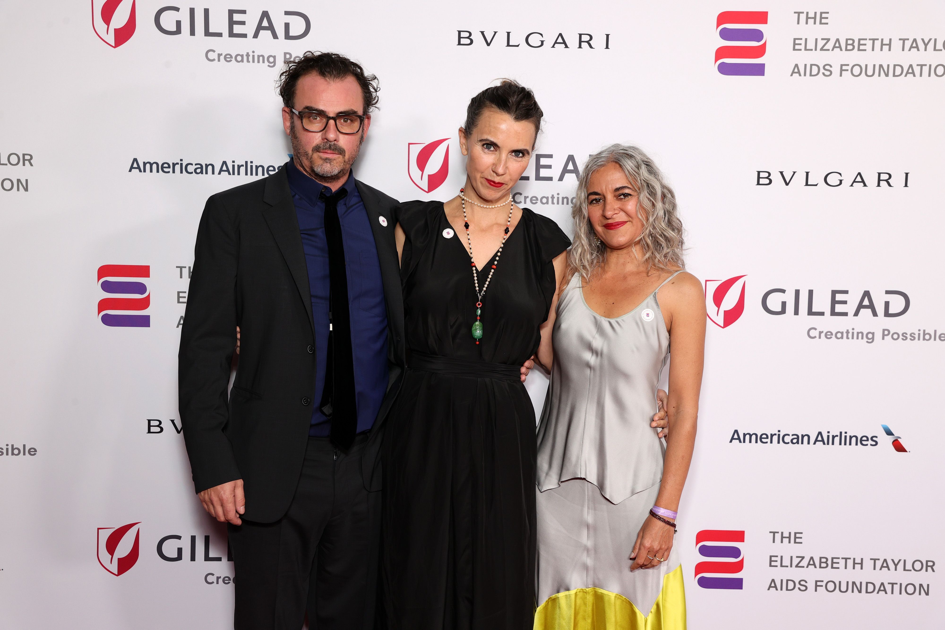 (De izquierda a derecha) Anthony Cran, Naomi y Laela Wilding en el Elizabeth Taylor Ball To End AIDS el 17 de septiembre de 2021 en West Hollywood, California. | Fuente: Getty Images