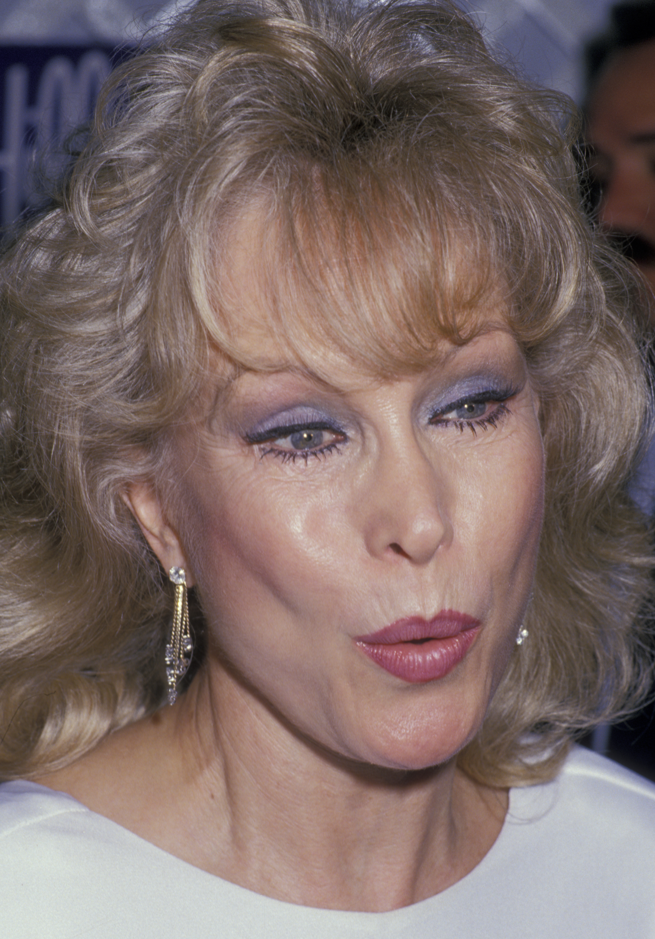Barbara Eden asiste a la fiesta del 75 aniversario de Beverly Hills el 3 de julio de 1988, en California. | Fuente: Getty Images