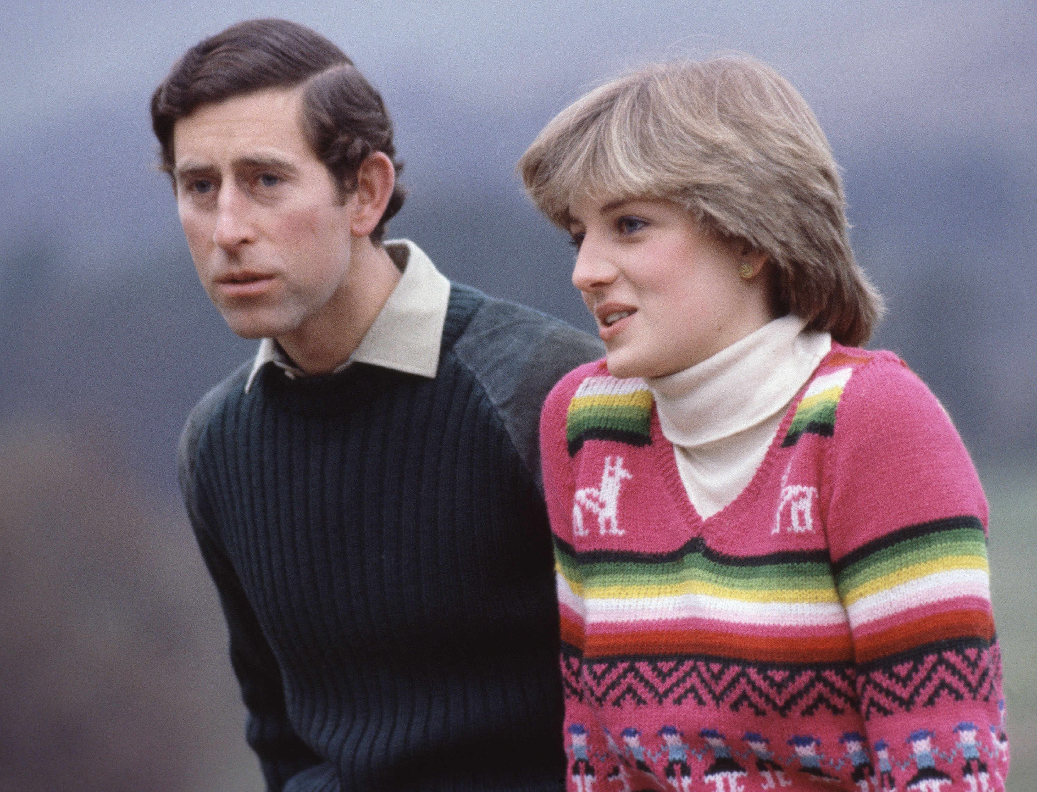 El príncipe Charles y Lady Diana Spencer en Craigowan Lodge, Balmoral, Escocia, 6 de mayo de 1981. | Foto: Getty Images
