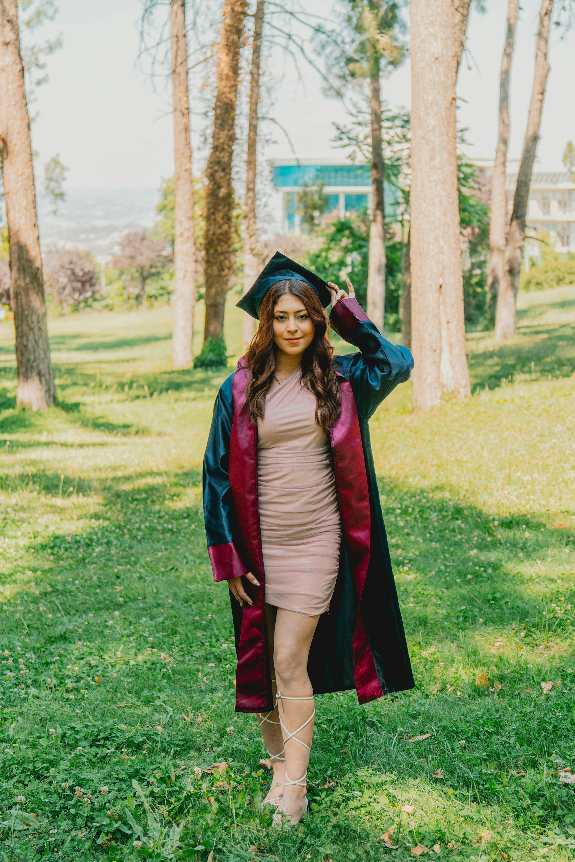 Una graduada | Fuente: Pexels