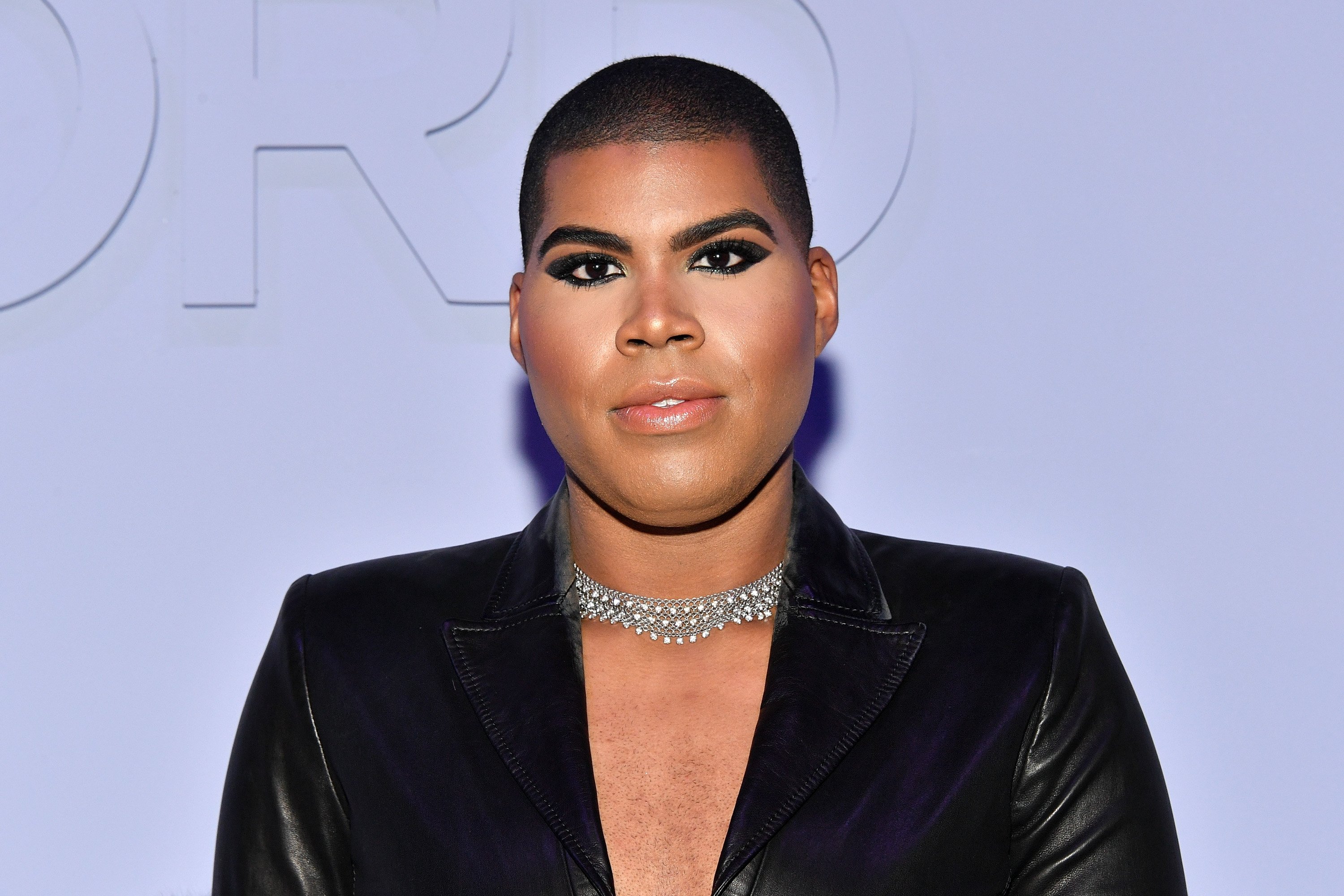 EJ Johnson en desfile de modas de Tom Ford Otoño/Invierno 2018 durante la Semana de la Moda de Nueva York,  Febrero 8, 2018. | Foto: Getty Images